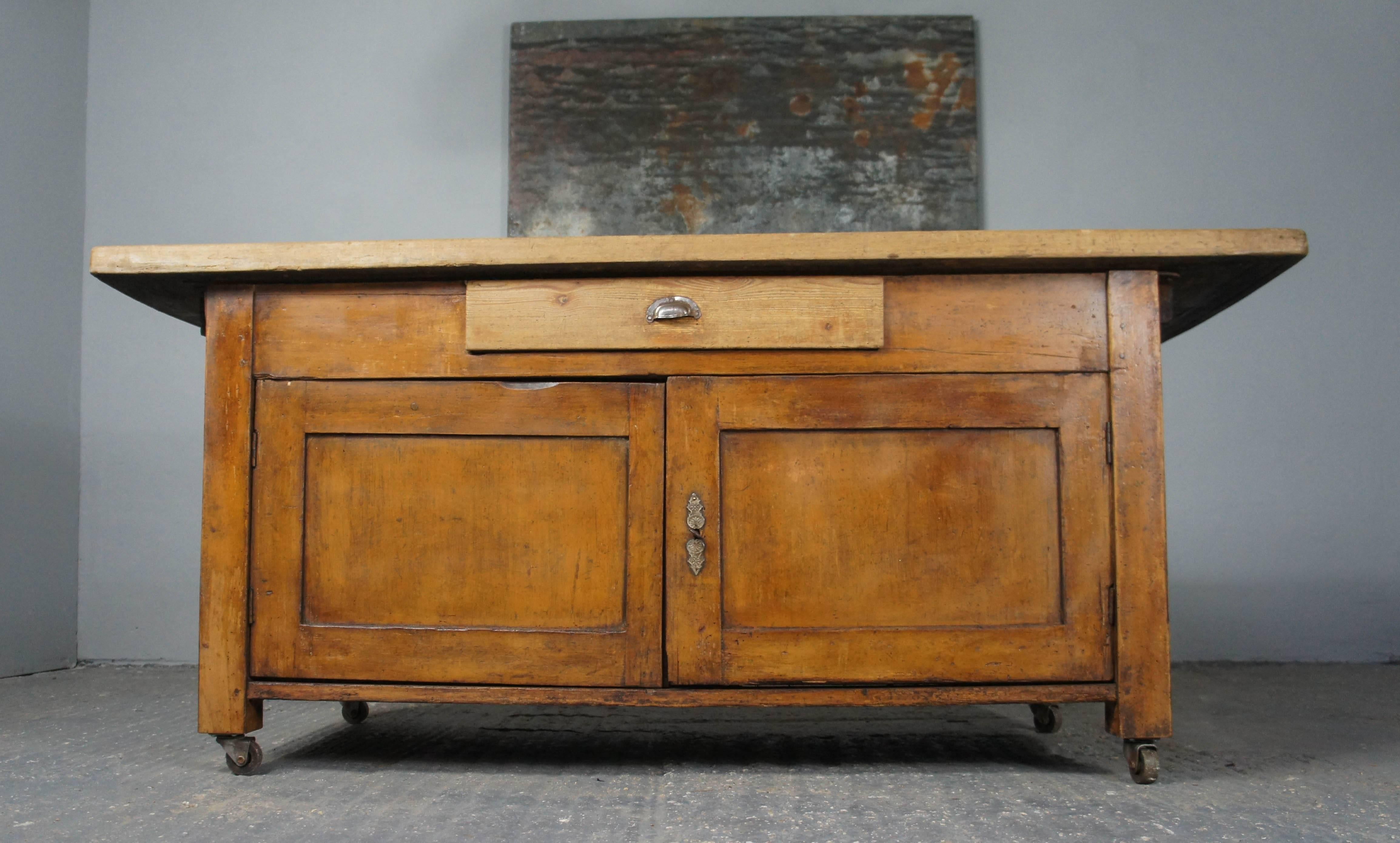 A great looking old baker's table sourced from France. This unit has plenty of storage, provided by a single drawer and large cupboard underneath. It sits on castors which make its easy to move around if required. The beech top has a lovely pale