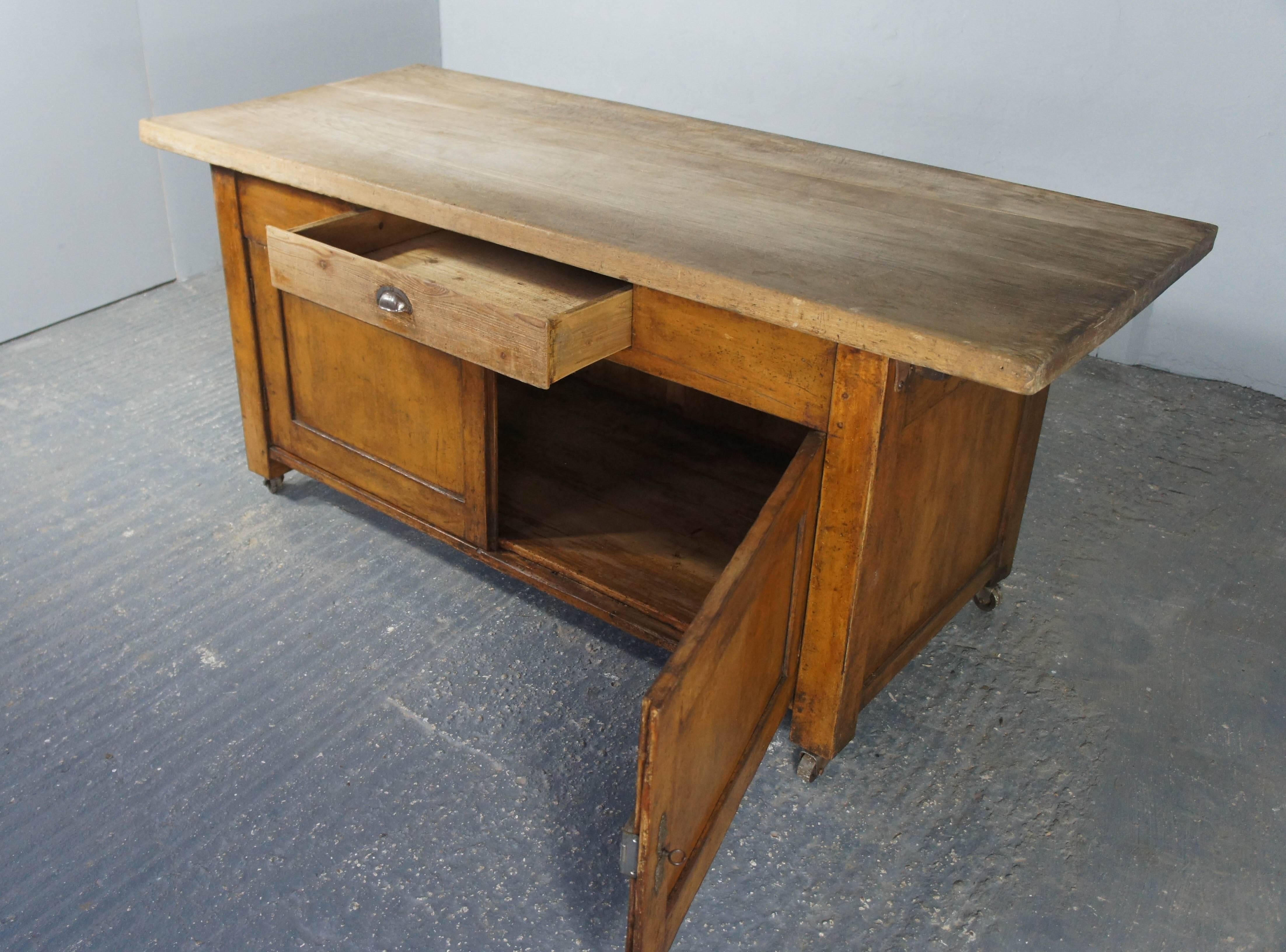 20th Century Pine and Beech Baker's Table Freestanding Kitchen Island 3