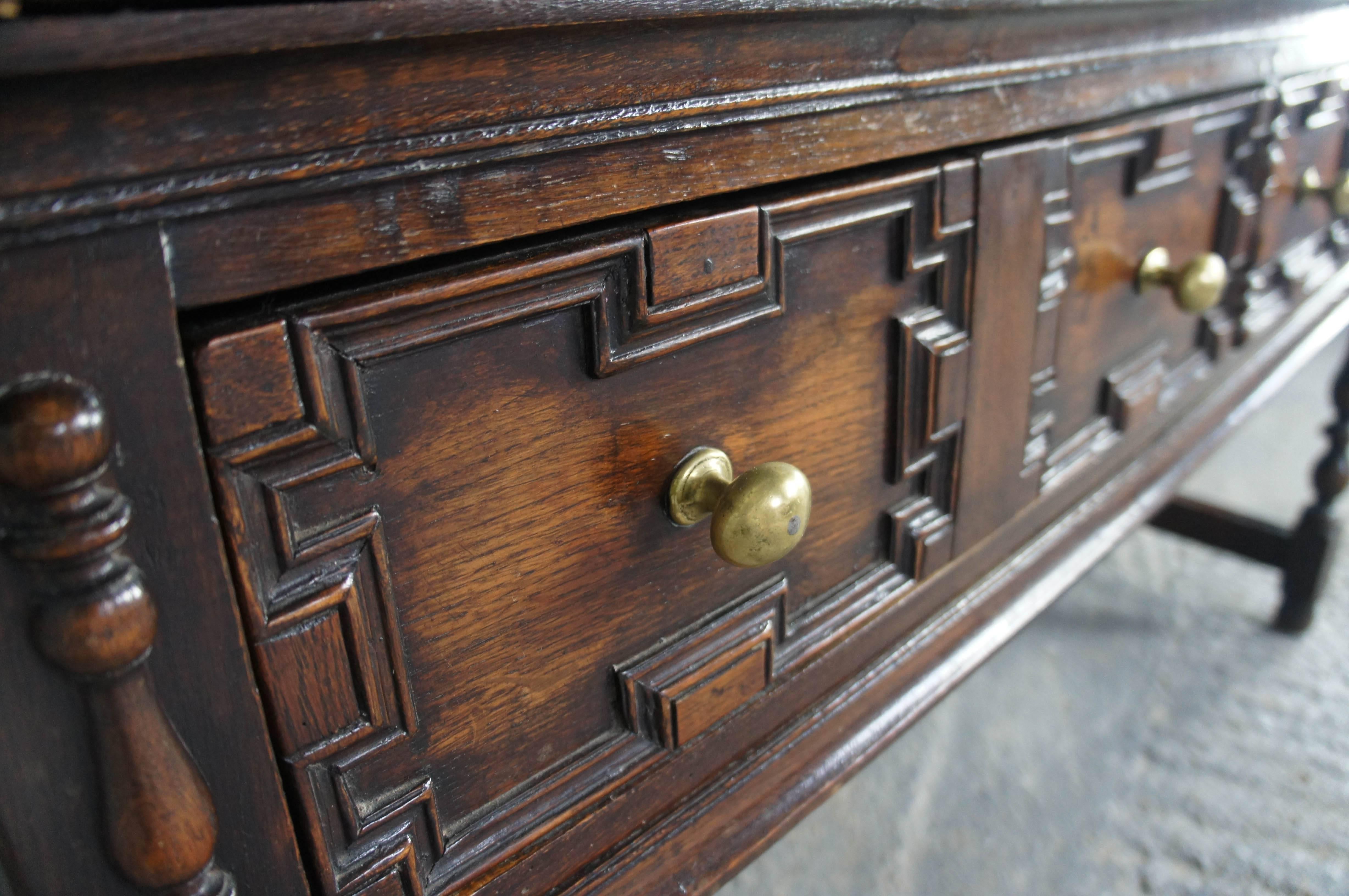 19th Century English Oak Carolean Style Dresser In Good Condition For Sale In Culverthorpe, Lincs