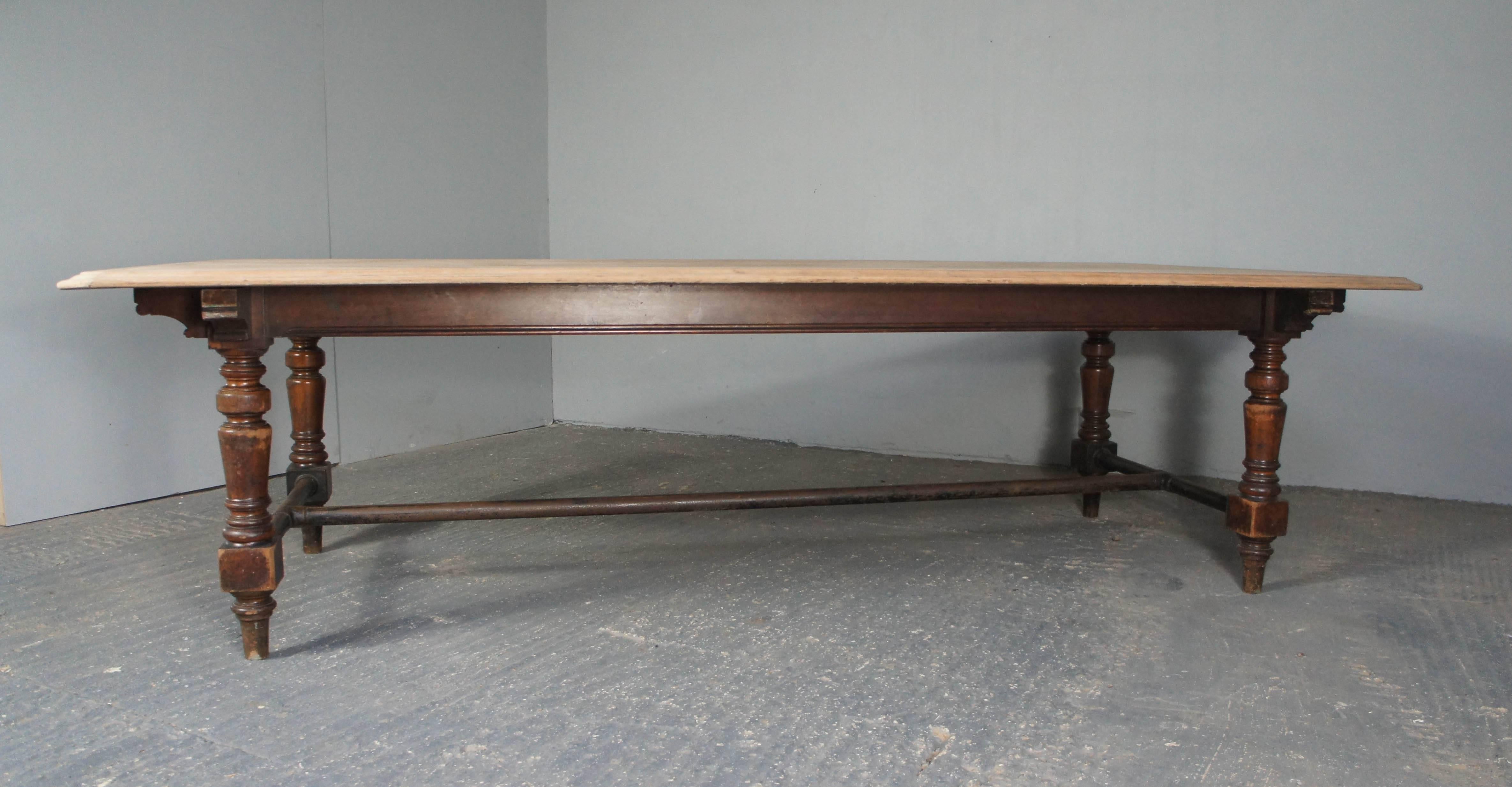 19th Century Large Mahogany Dining Table with Bleached Top 4