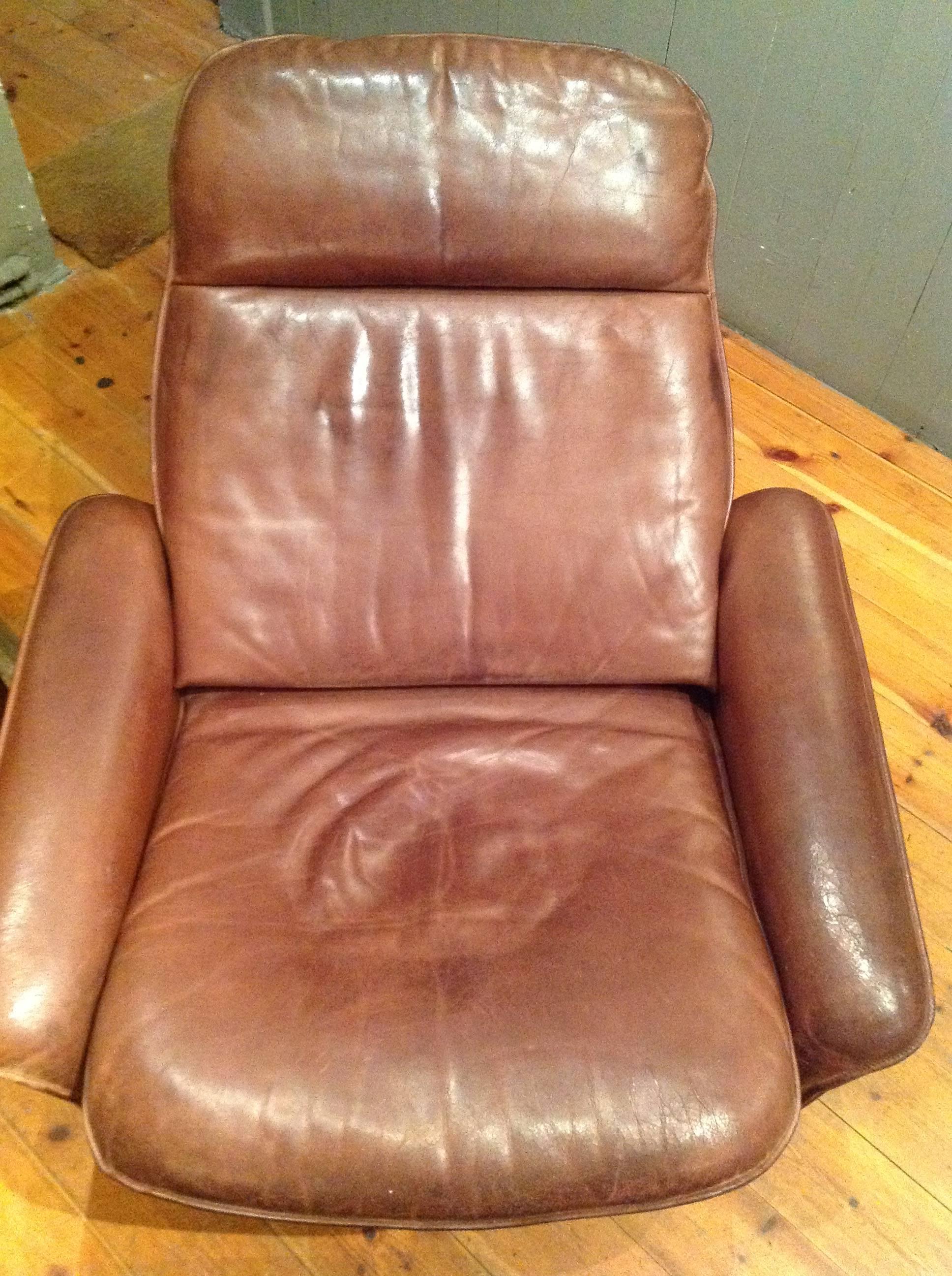 20th Century De Sede DS-50 Adjustable Lounge Chair and Ottoman in Soft Brown Neck Leather For Sale