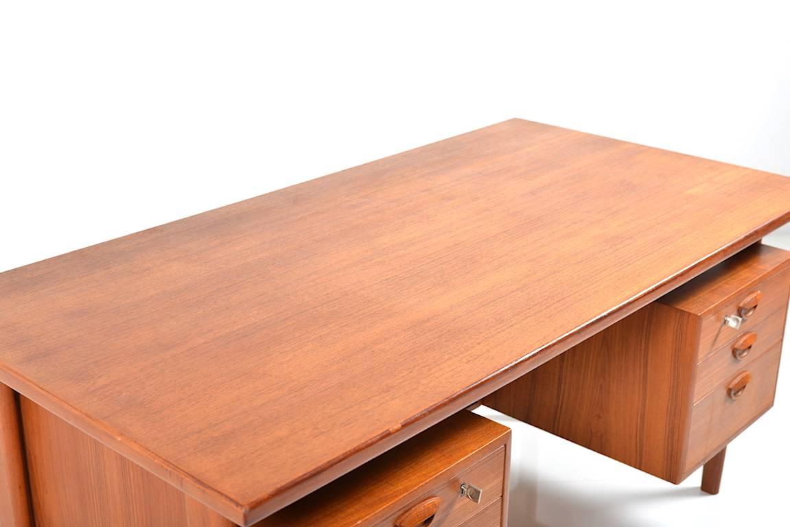 Freestanding Teak Desk by Kai Kristiansen In Good Condition For Sale In Handewitt, DE