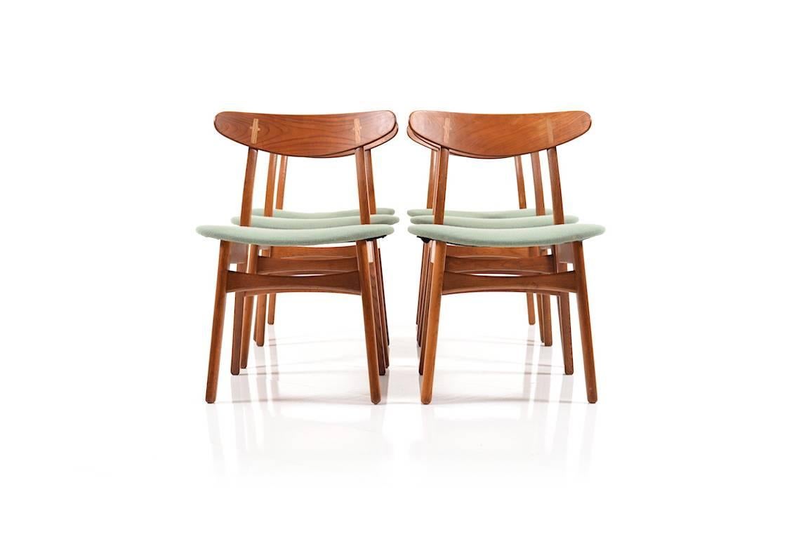 Early set of set dining chairs in oak & teak by Hans J. Wegner. Model CH-30. Produced by Carl Hansen. Seats new upholstery in mint green Kvadrat fabric. Very good vintage condition, 1950s.
