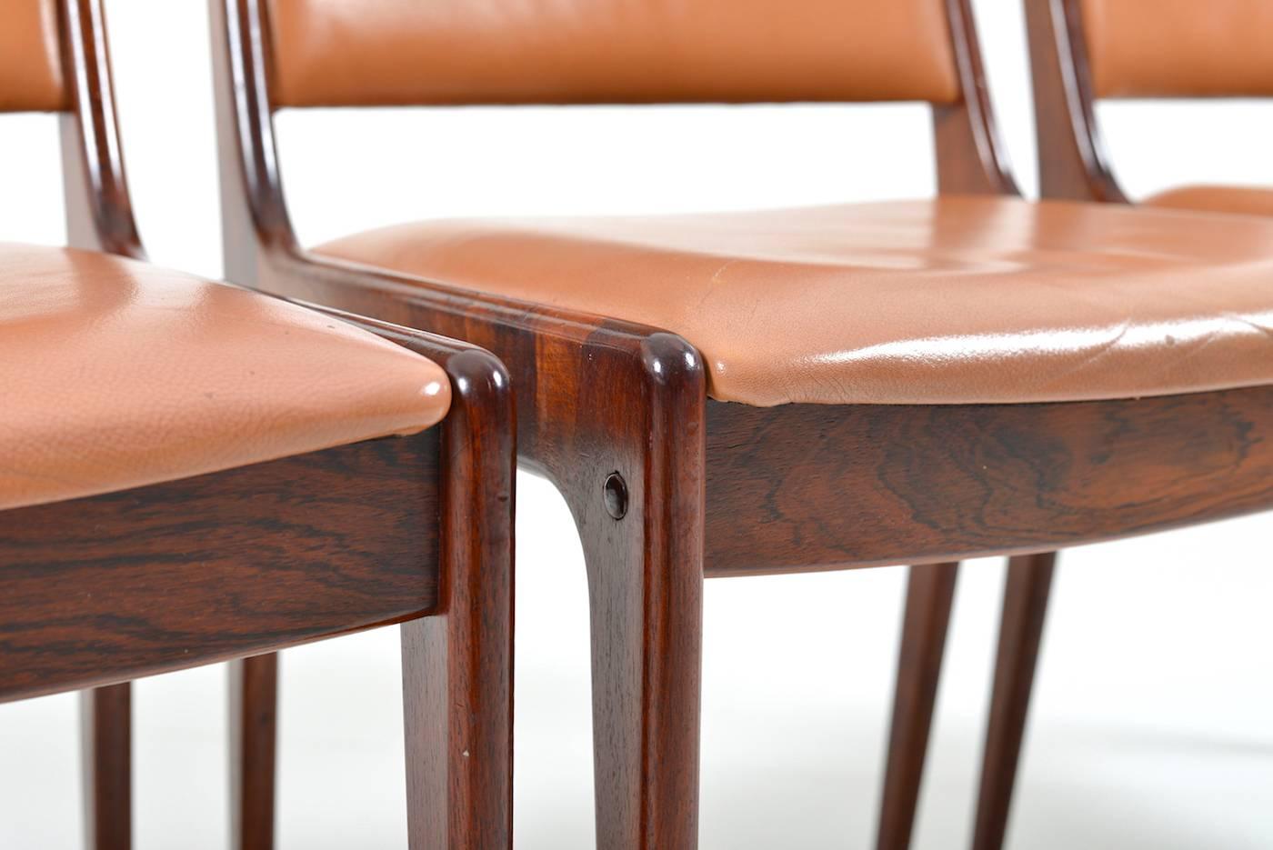 Scandinavian Modern Set of 8 Dining Chairs in Rosewood by Johannes Andersen for Uldum Møbelfabrik For Sale