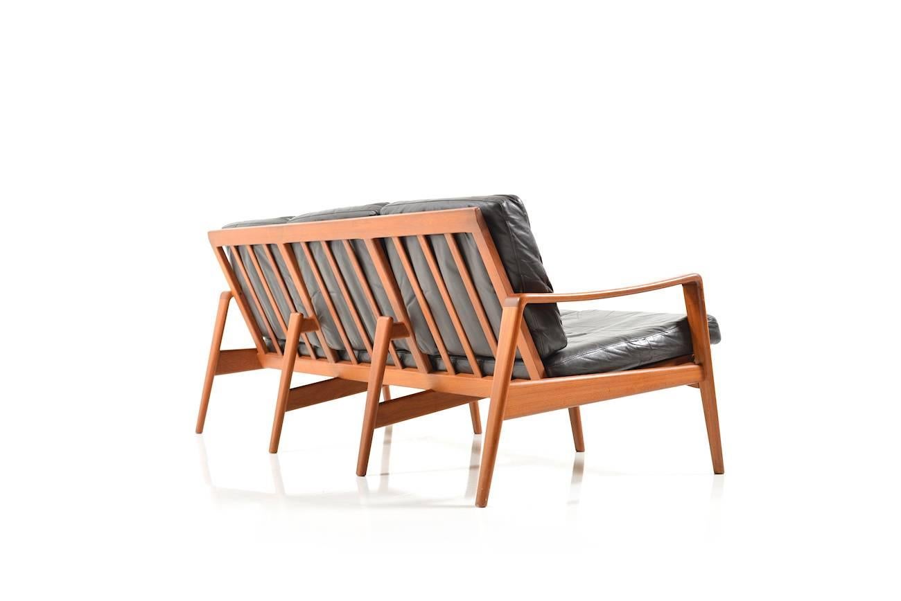 Mid Century Danish Teak Three-Seat Sofa by Arne Wahl Iversen for Komfort In Good Condition For Sale In Handewitt, DE