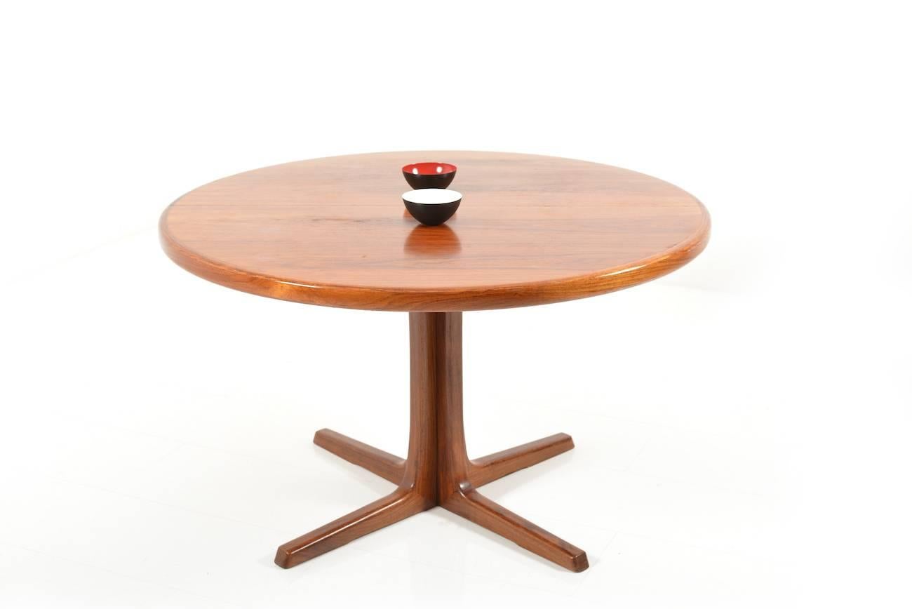 Scandinavian Modern Circular/Extendable Rosewood Dining Table by Faarup