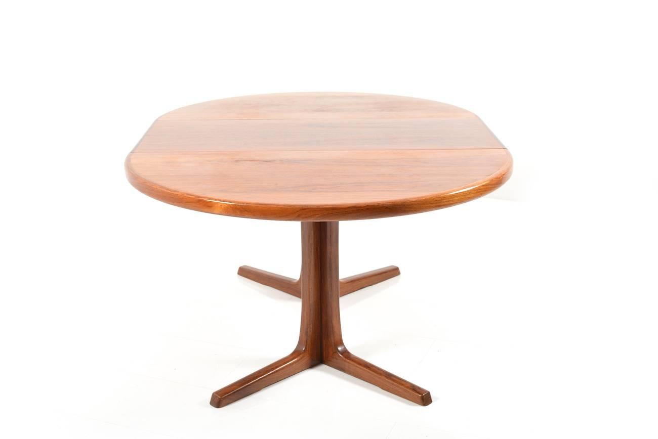Danish Circular/Extendable Rosewood Dining Table by Faarup