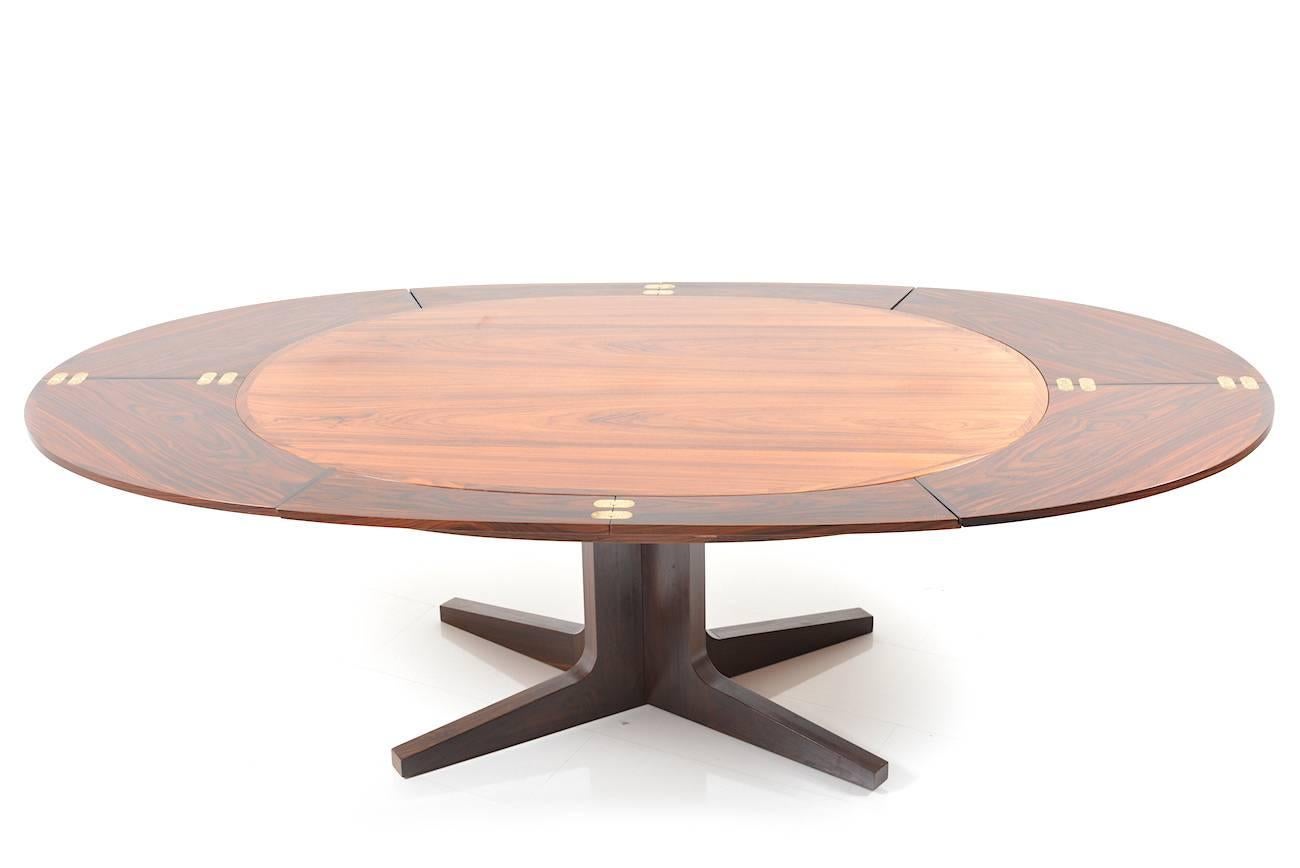 Rare and fantastic danish dining table in rosewood. Designed and manufactured in 1960s by Dyrlund Smith, Denmark. Model: Flip Flap. Table can be transformable in big size. Please look at the photos.
Very good vintage condition and Danish