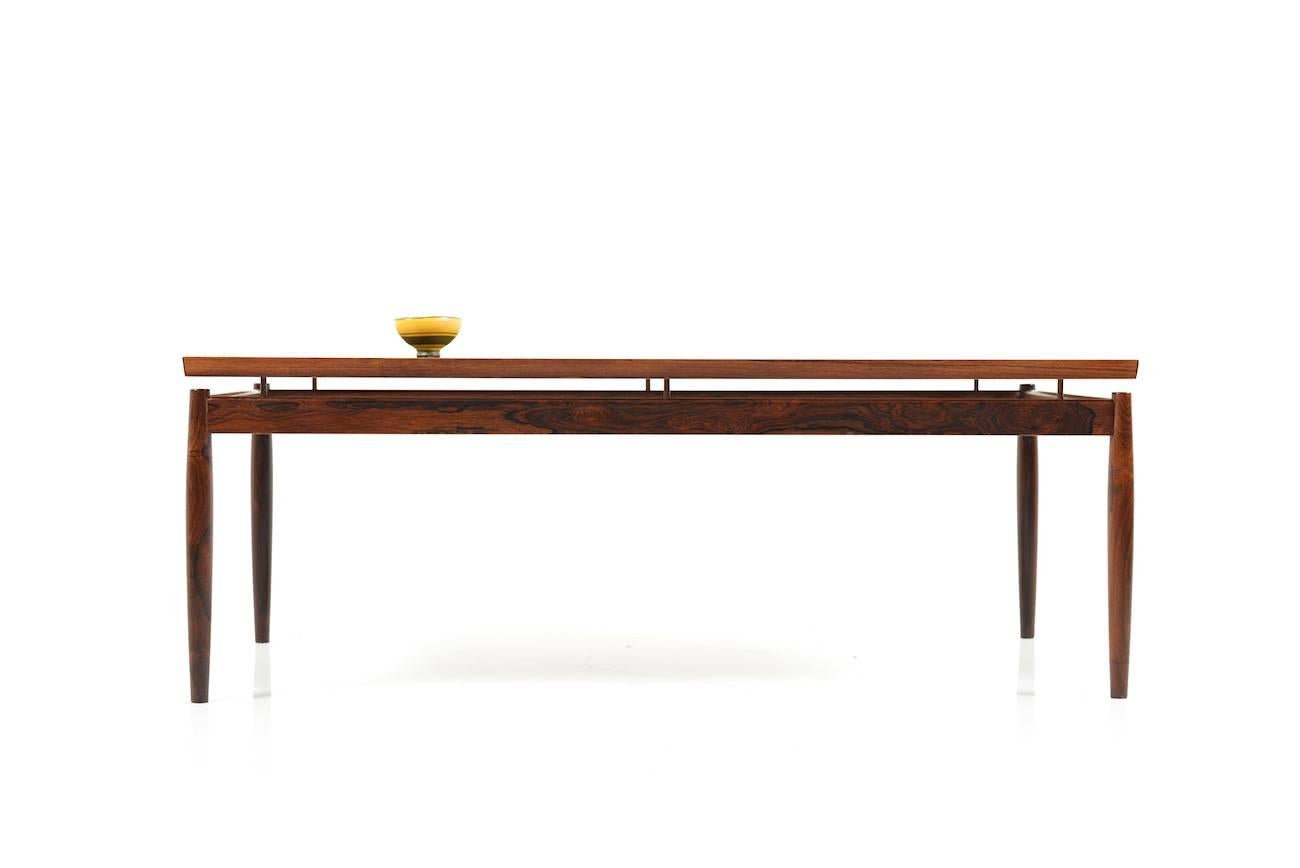 Mid-Century Danish sofa table in rosewood. Rectangular form, designed by Grete Jalk. Produced by France & Son. Very good Danish quality.
