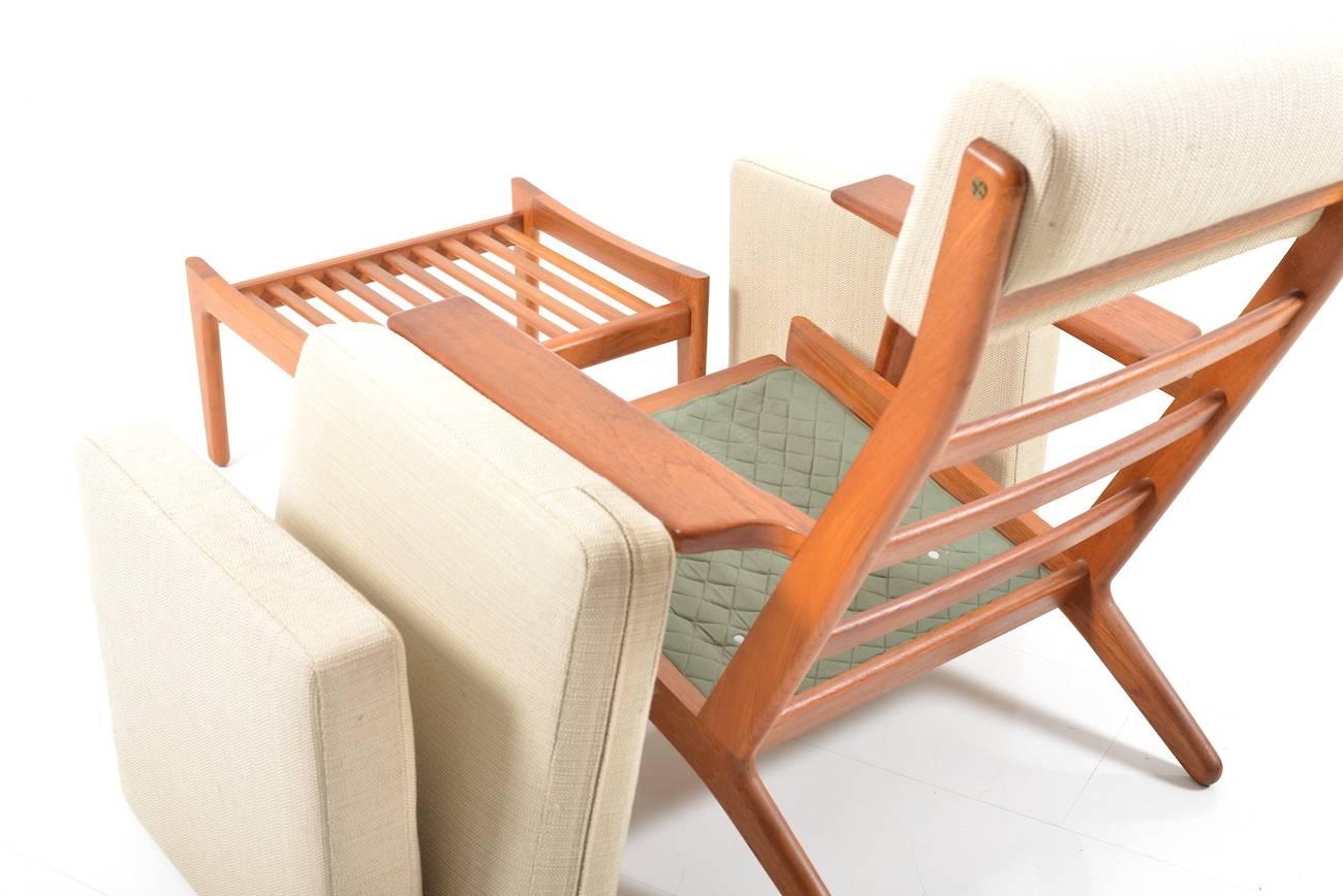 GE-290 / Lounge Chair and Footstool by Hans J.Wegner 2