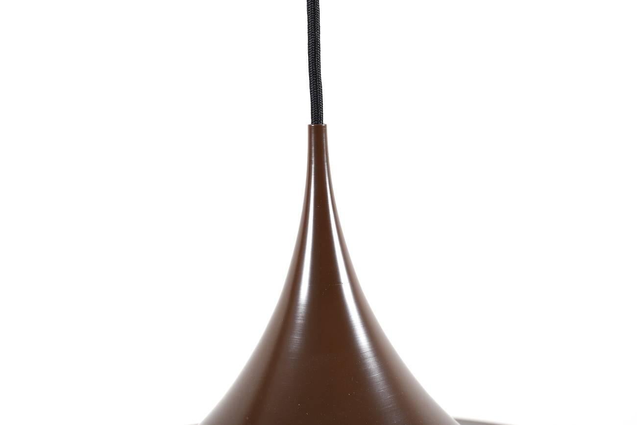 Fog & Mørup Trompet pendel in brown. Design by Claus Bonderup & Torsten Thorup.