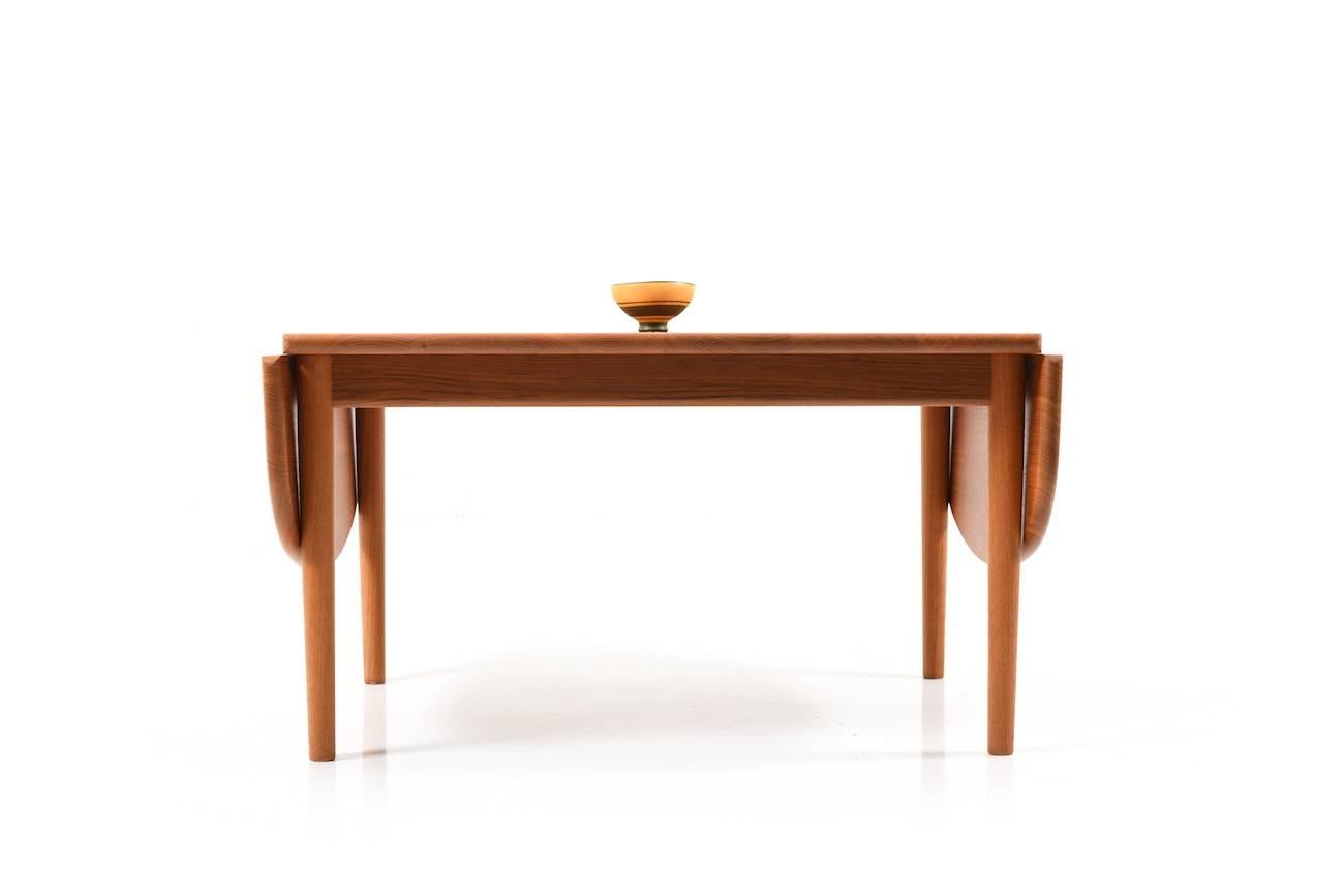 Drop-Leaf Coffee Table by Hans Wegner for GETAMA In Good Condition In Handewitt, DE