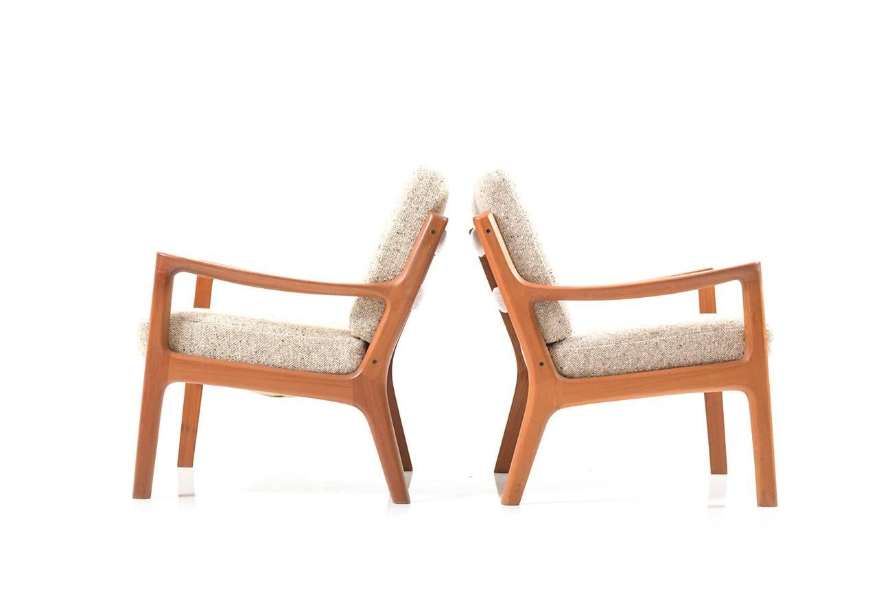 Pair of midcentury teak wooden easychairs by Ole Wanscher. Senator Series. Manufactured by Cado / France & Son 1960s. Original cushions in beige/brown mixed wool fabric. Very good vintage condition.