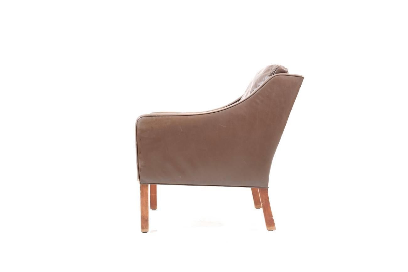 Scandinavian Modern Leather Lounge Chair 2207 by Børge Mogensen For Sale
