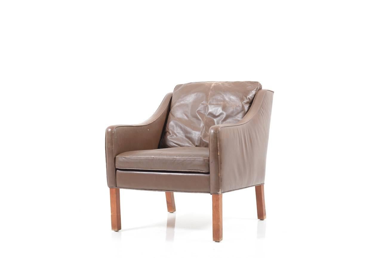 Danish Leather Lounge Chair 2207 by Børge Mogensen For Sale