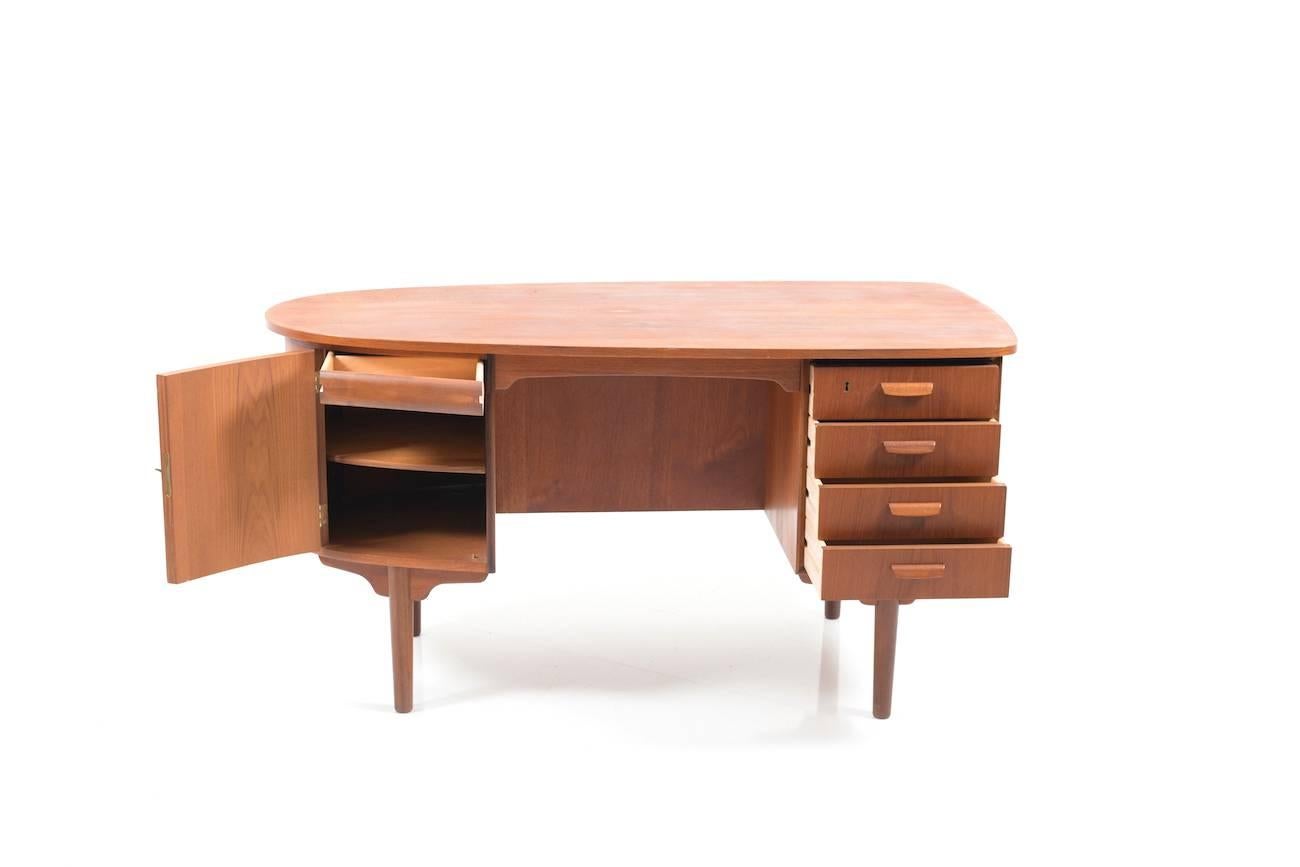 Midcentury Danish Organic Desk in Teak For Sale 1