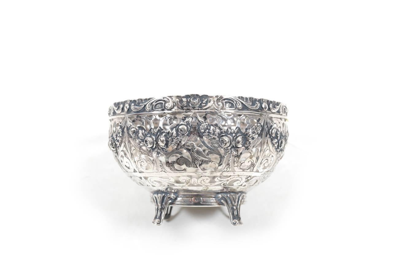 Pair of Decorative 19th Century German Silver Bowls In Good Condition In Handewitt, DE