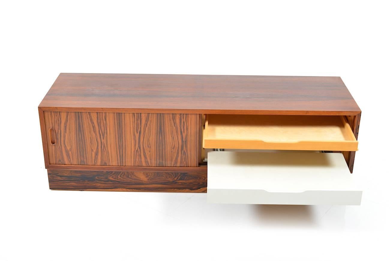 Poul Hundevad Small Rosewood Sideboard In Good Condition In Handewitt, DE