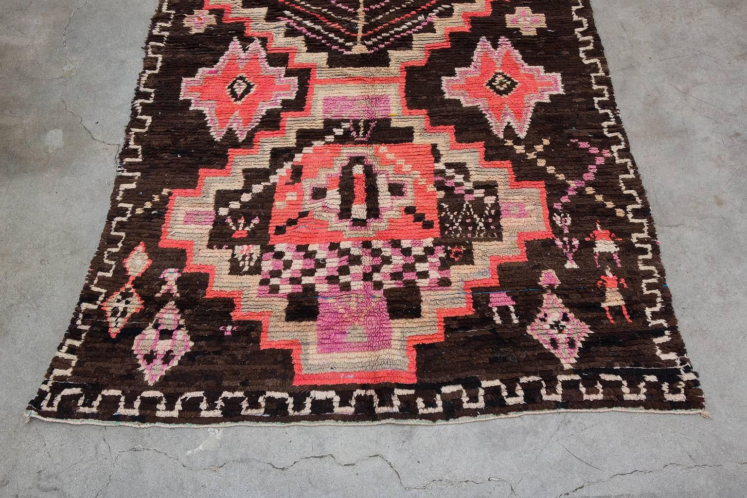 Vintage Moroccan Boujad Rug, Pink and Brown In Excellent Condition For Sale In Palm Springs, CA