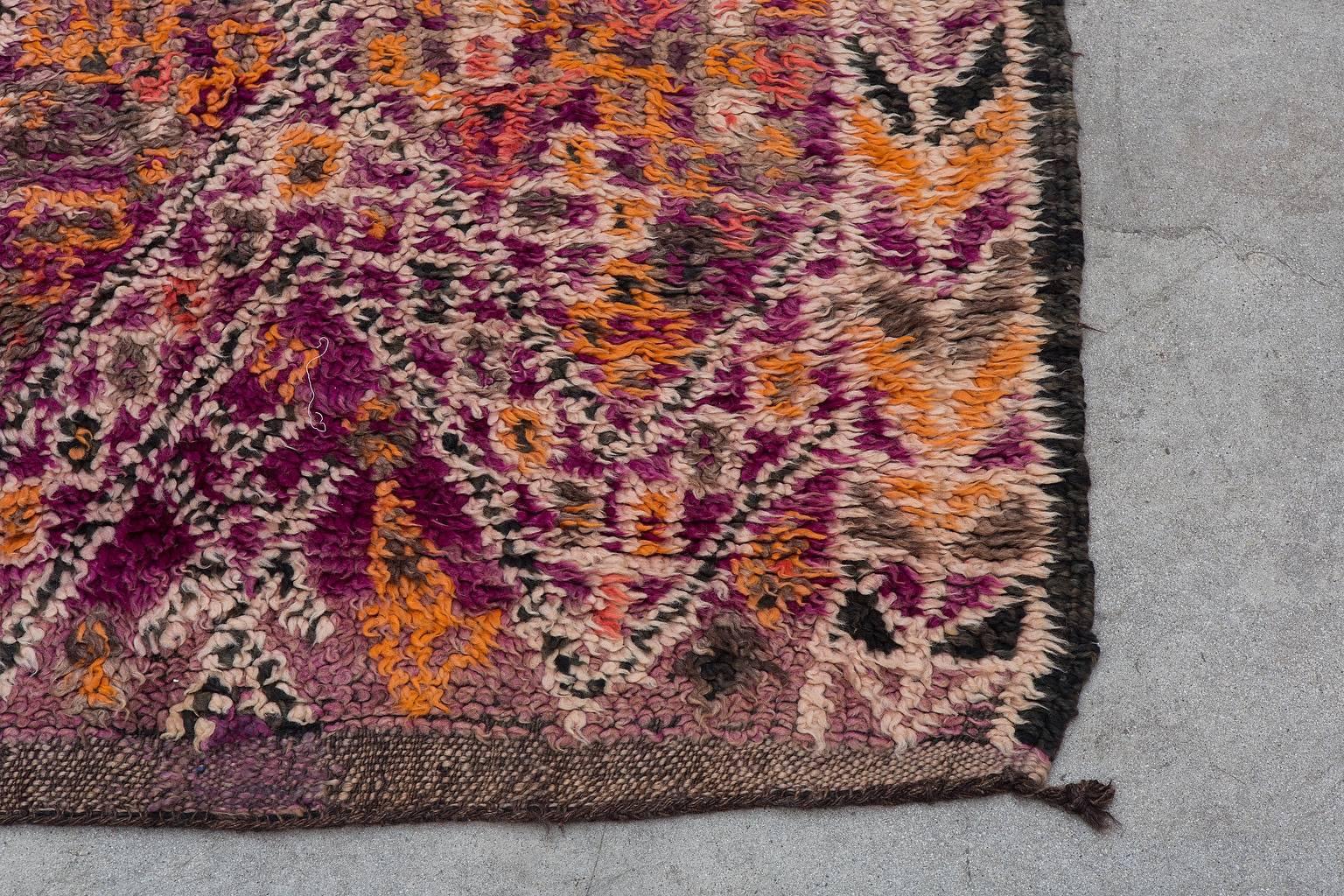 Vintage Moroccan Beni M'Guild Rug In Excellent Condition For Sale In Palm Springs, CA