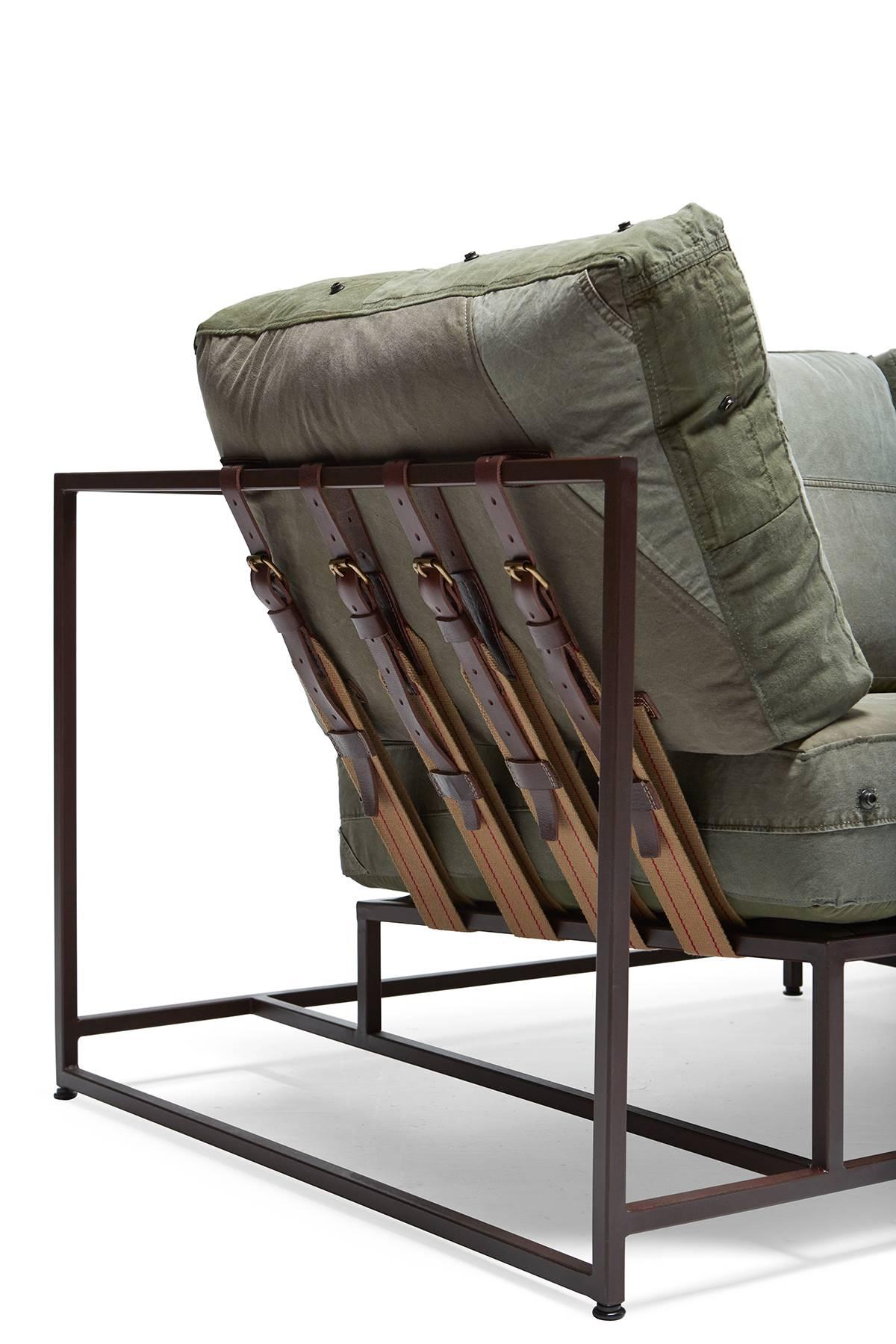 Sofa aus militärischem Segeltuch und marmoriertem Rost (amerikanisch) im Angebot