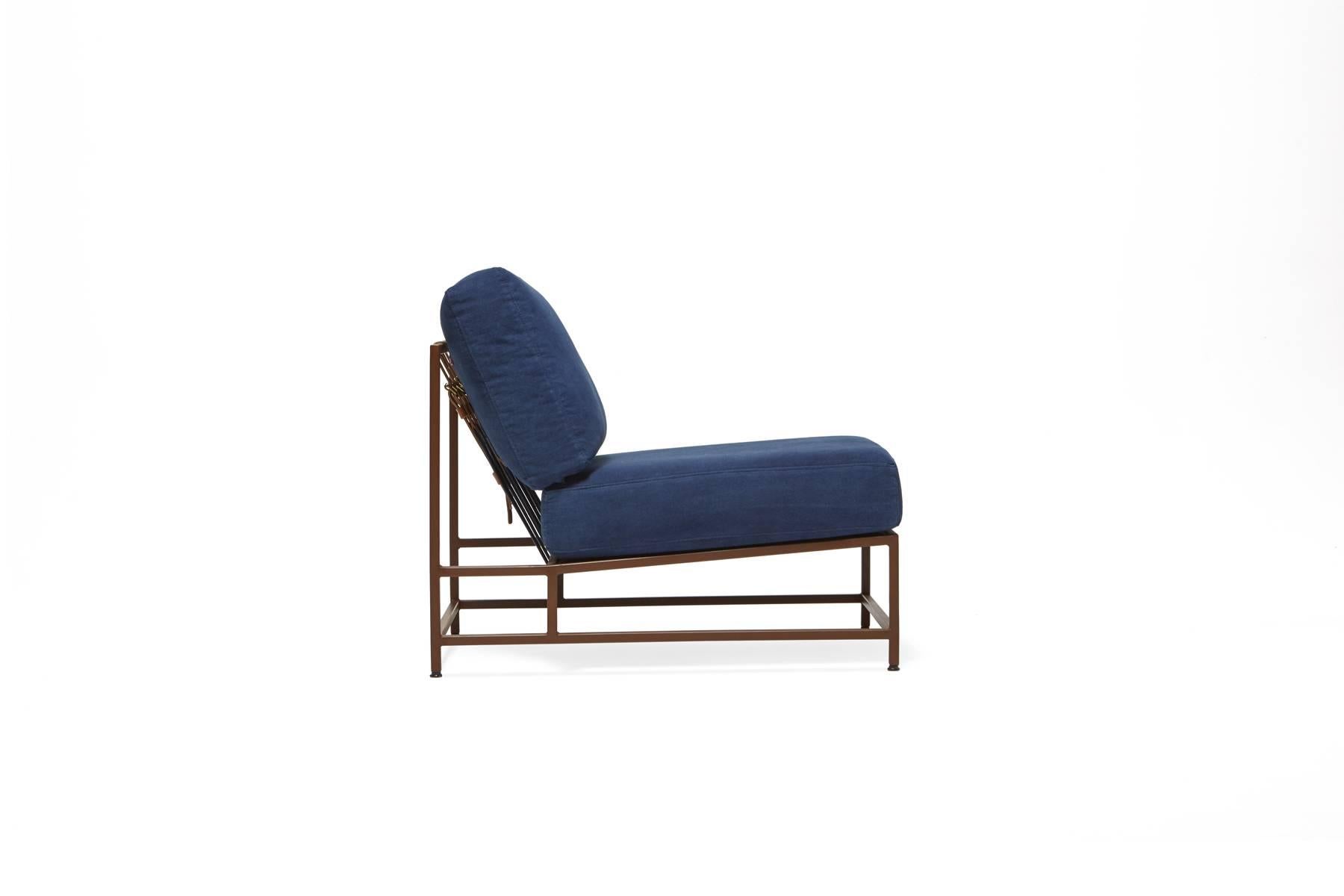 Handgefärbter Stuhl aus indigoblauem Segeltuch und marmoriertem rostfarbenem Leinen (Pflanzlich gefärbt) im Angebot