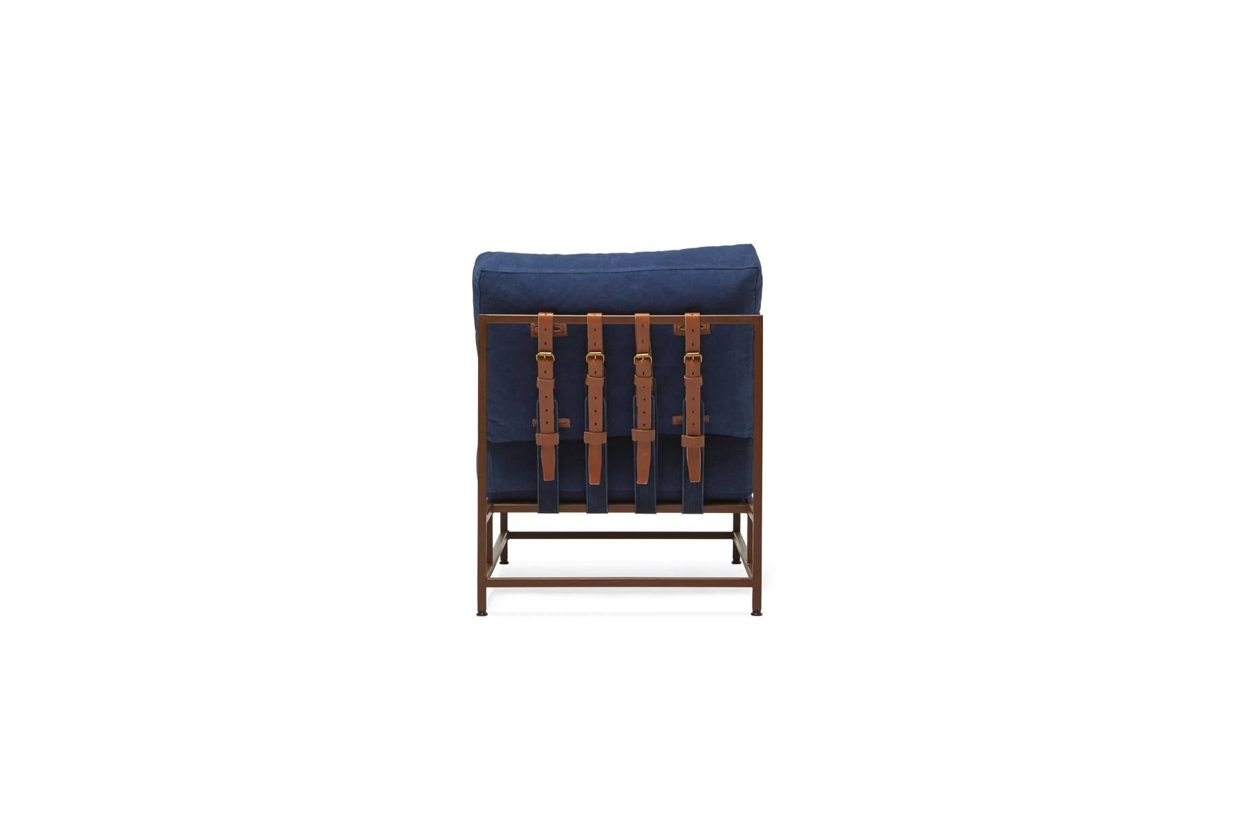 Handgefärbter Stuhl aus indigoblauem Segeltuch und marmoriertem rostfarbenem Leinen im Zustand „Neu“ im Angebot in Los Angeles, CA
