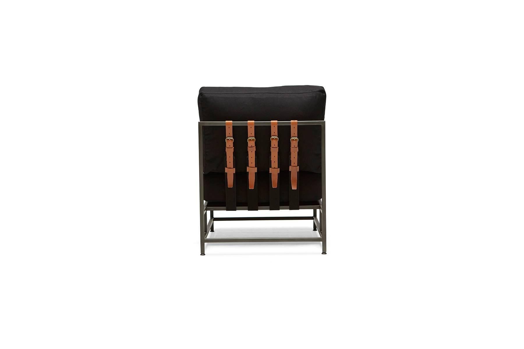 Stuhl aus schwarzem Segeltuch und geschwärztem Stahl (Moderne) im Angebot