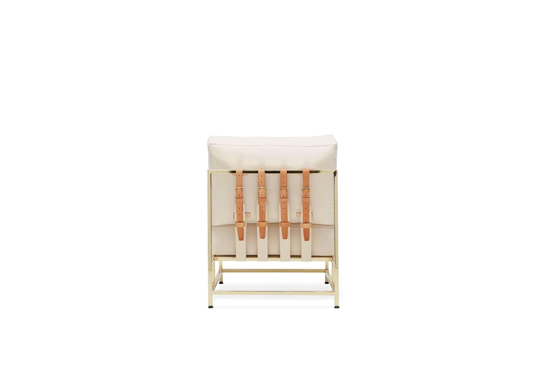 Stuhl aus natürlichem Segeltuch und poliertem Messing (Metallarbeit) im Angebot