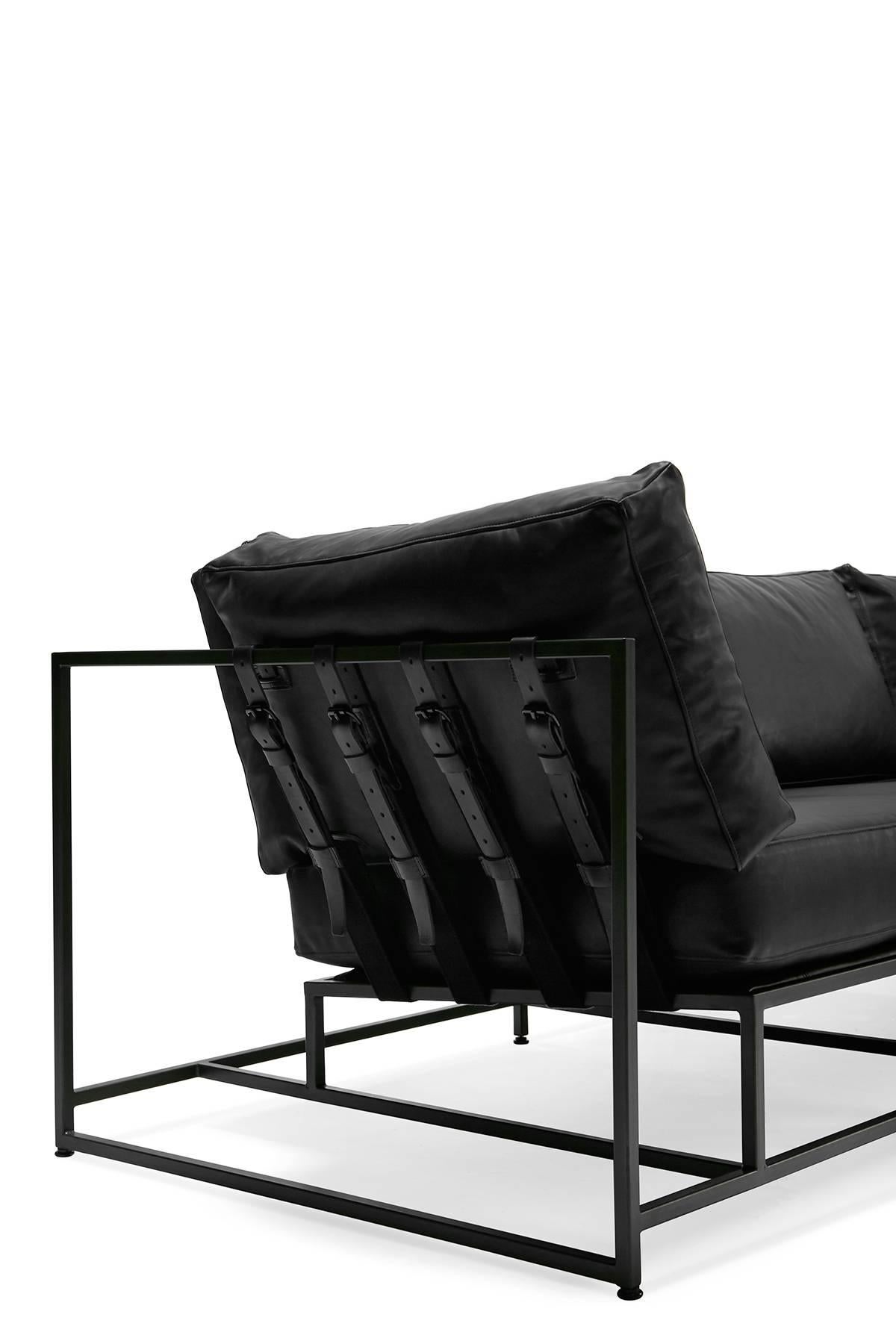 Moderne Canapé Obsidian en cuir noir et acier noirci en vente