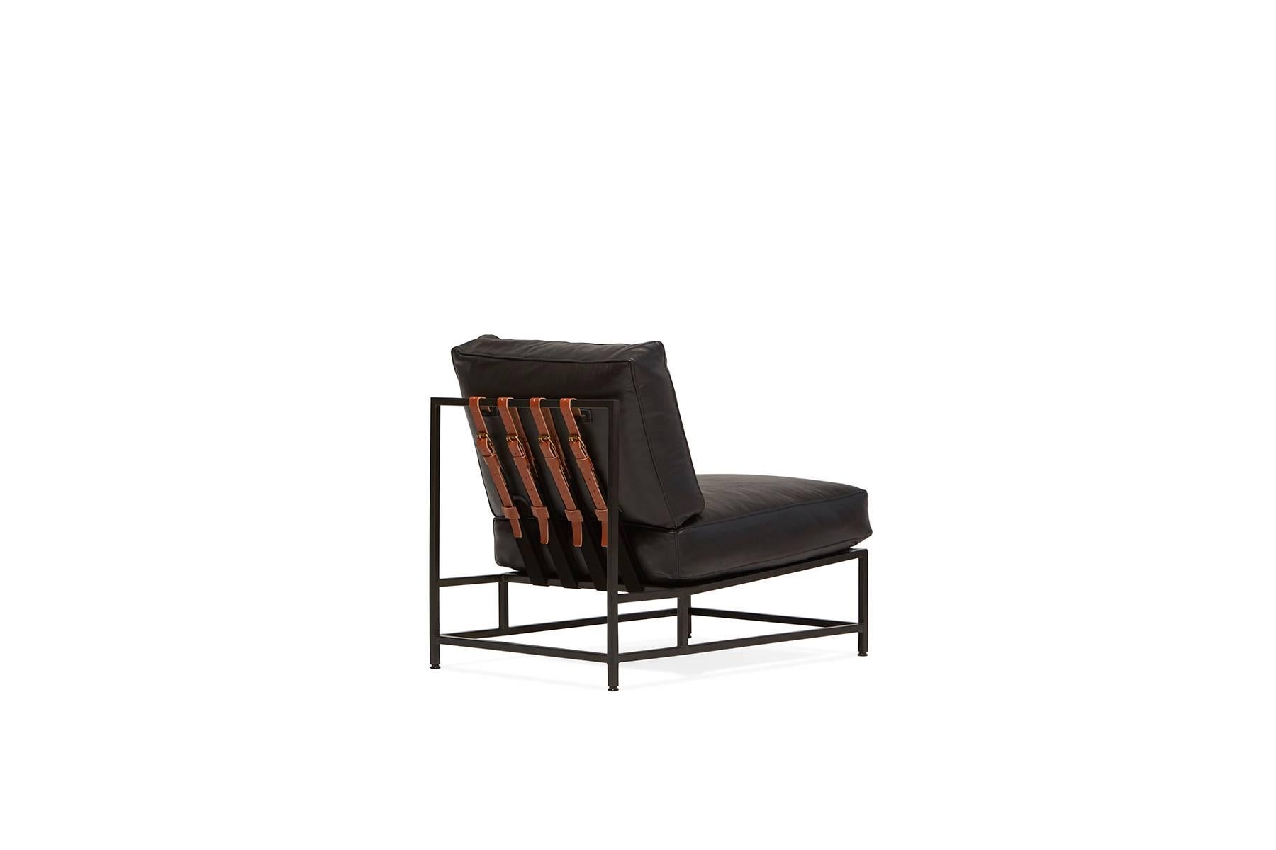 Sessel aus schwarzem Leder und geschwärztem Stahl im Obsidian-Stil (Metallarbeit) im Angebot