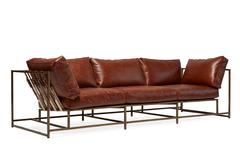Divano in pelle marrone noce e ottone antico