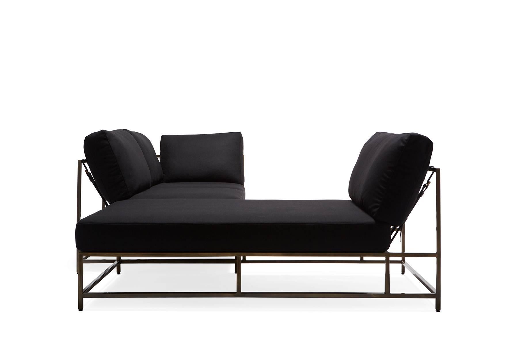 Americano Chaise Sectional in lana nera e ottone antico in vendita