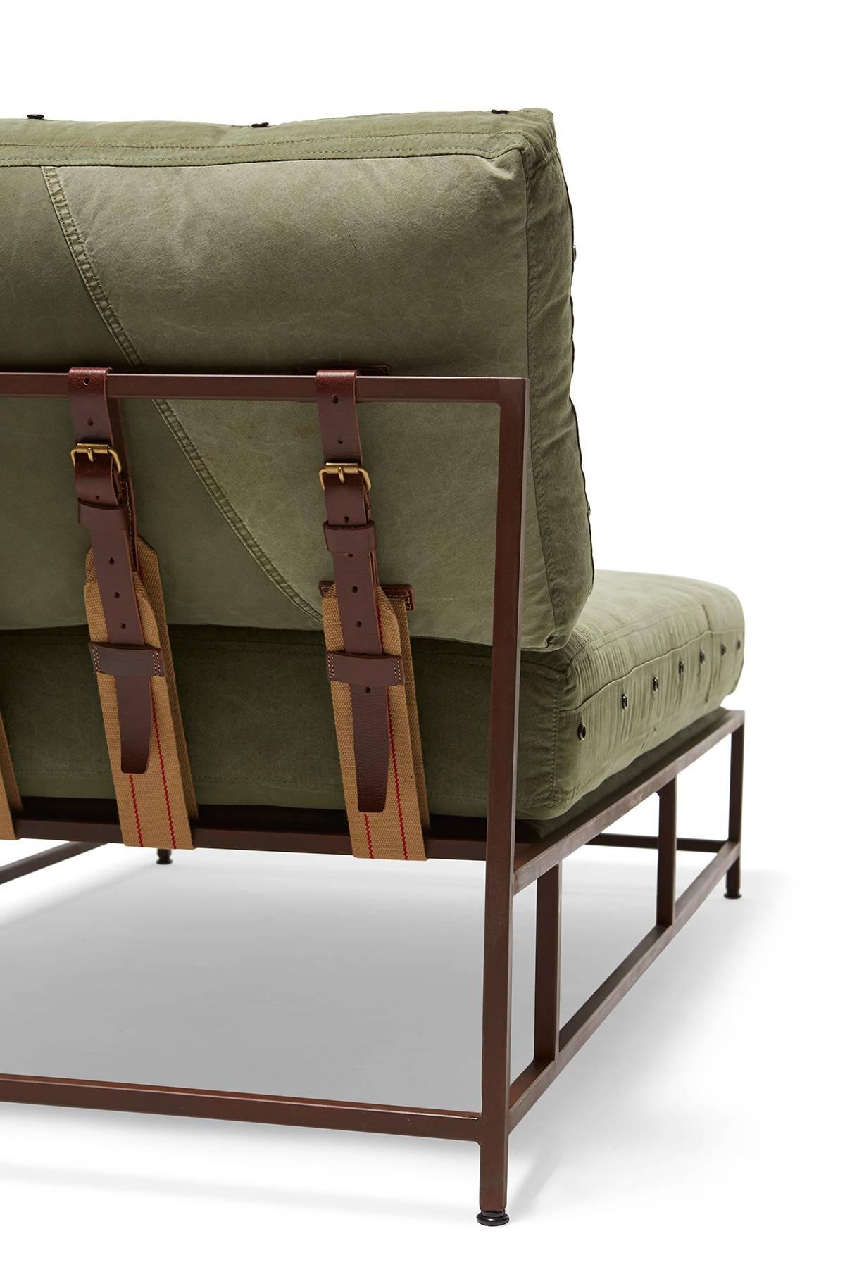 Chaise longue vintage de lona militar y óxido jaspeado Chapado en venta