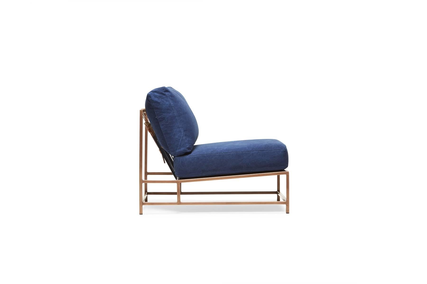 IHandgefärbter Stuhl aus indigofarbenem Segeltuch und antikem Kupfer (Moderne) im Angebot