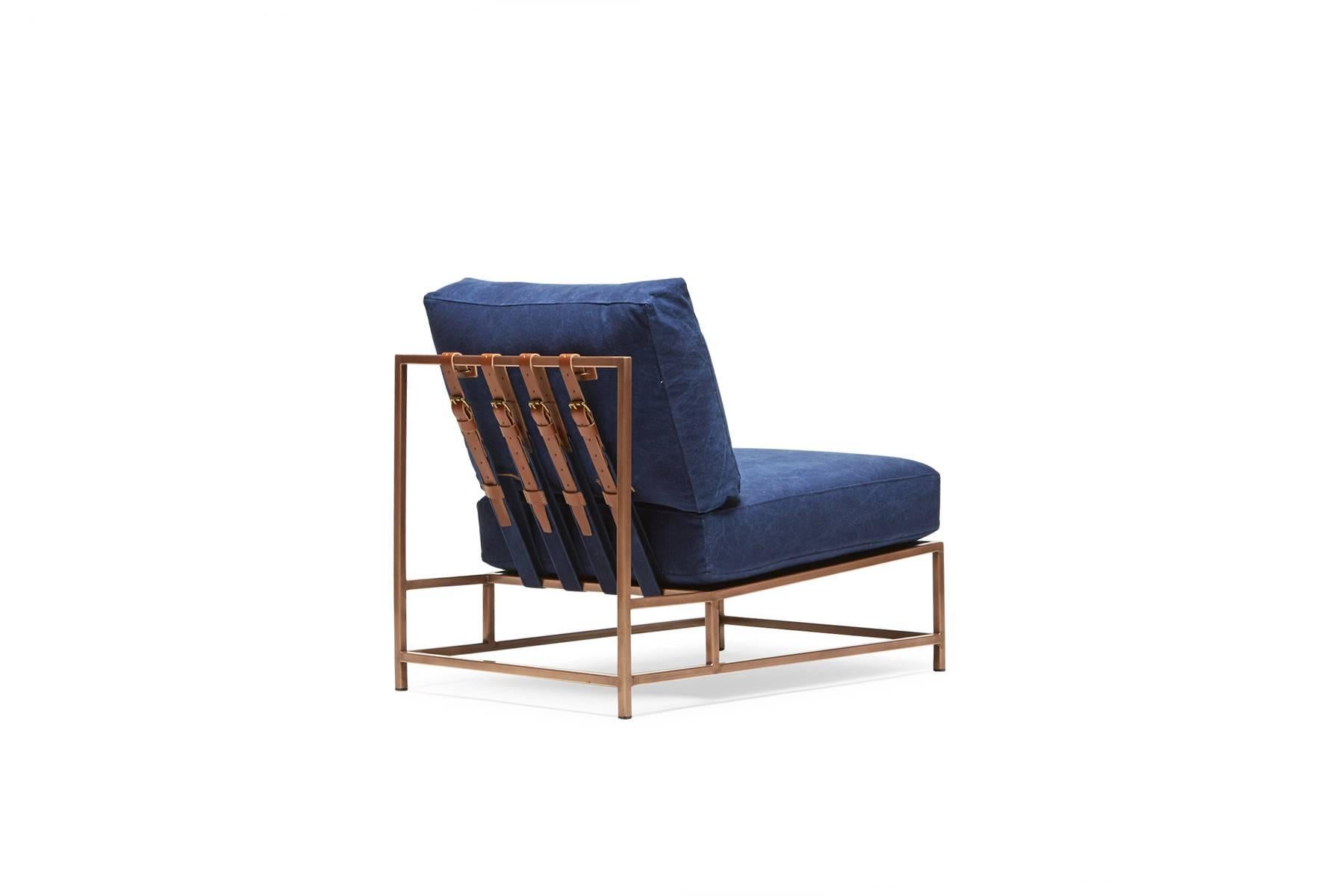 IHand-Dyed Indigo Canvas and Antique Copper Chair (Toile indigo teintée à la main et chaise en cuivre antique) Neuf - En vente à Los Angeles, CA