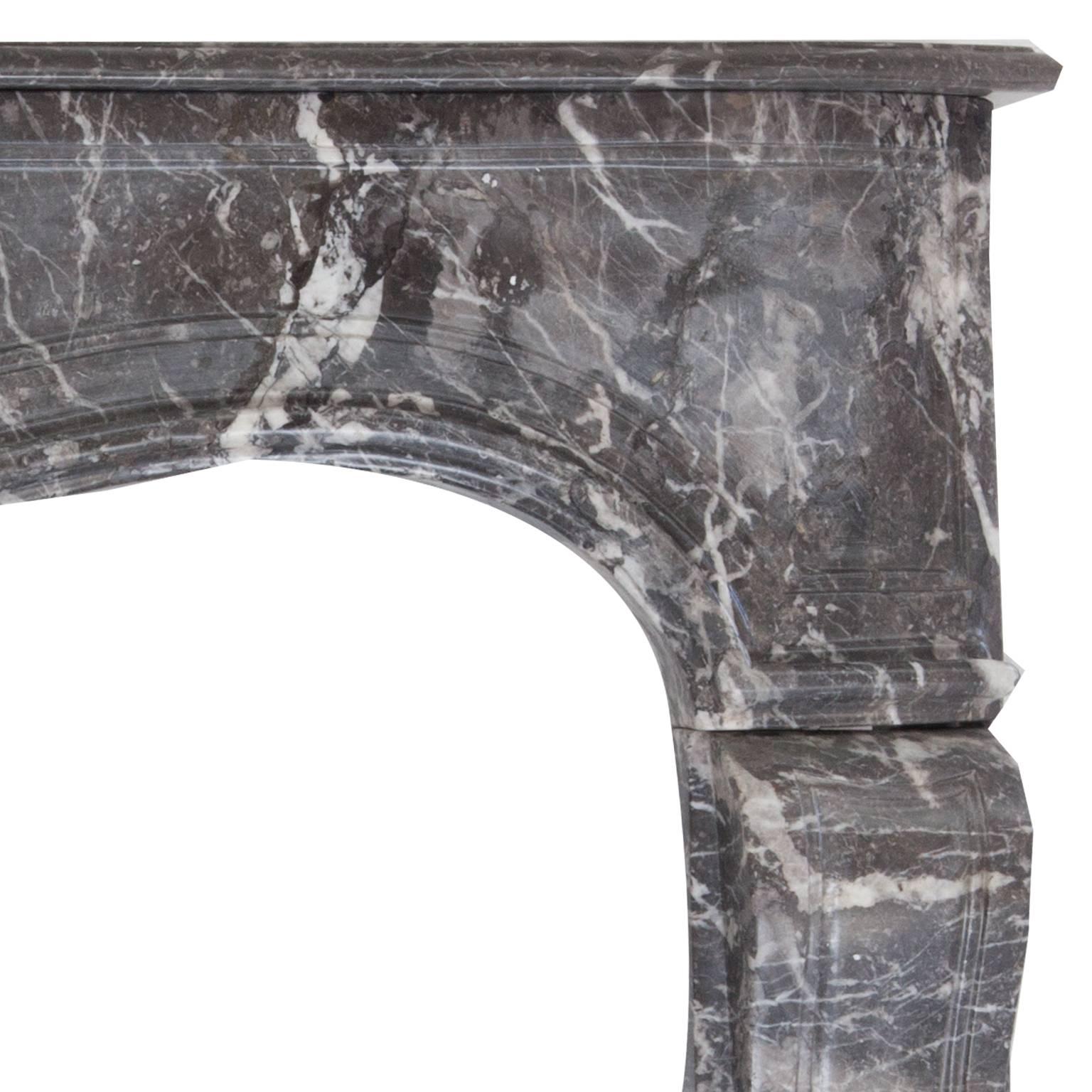 18th Century Louis XVI Style Anne's Marble Fireplace Mantel In Good Condition For Sale In London, GB