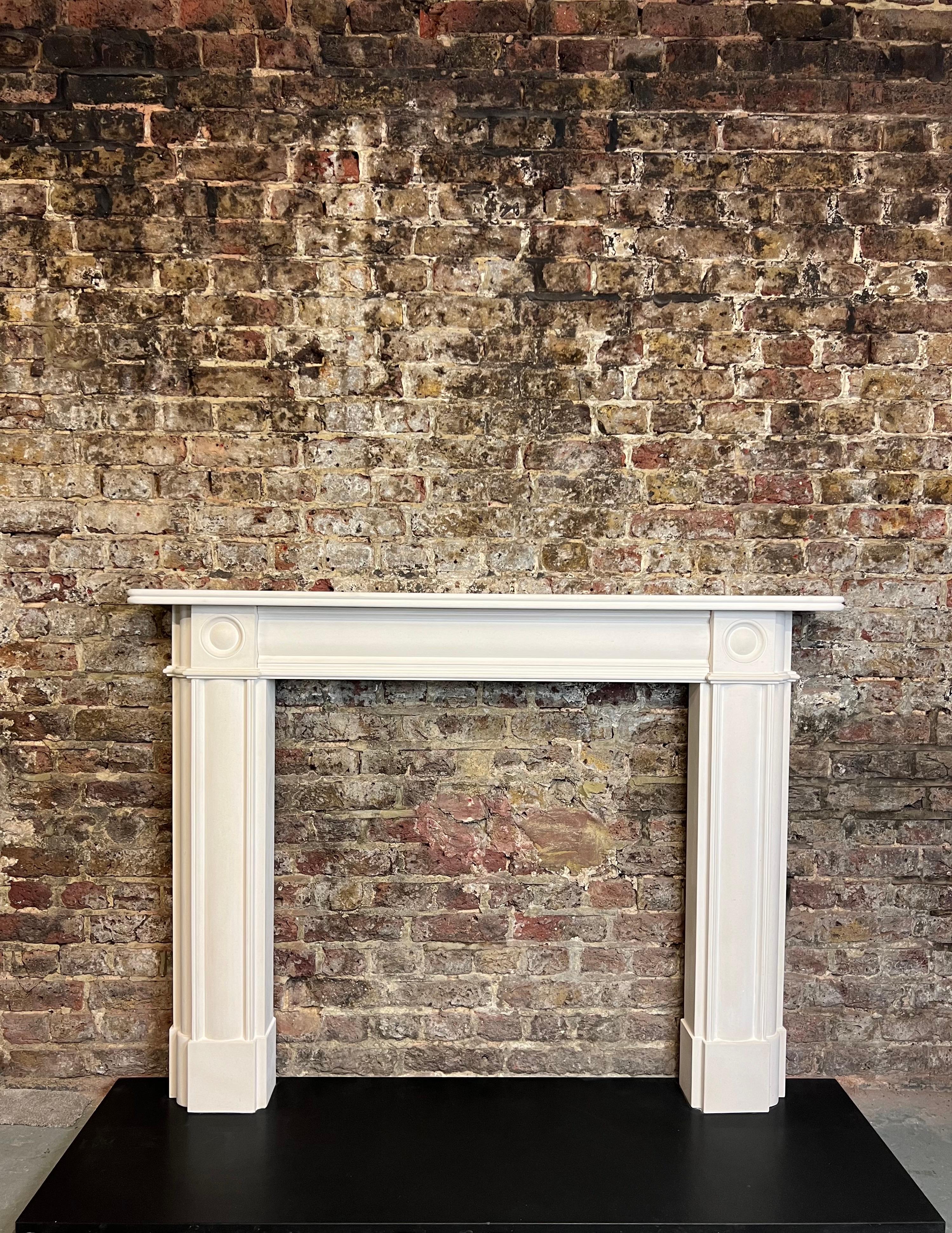 20th Century Bullseye Limestone Fireplace Mantlepiece In Good Condition For Sale In London, GB