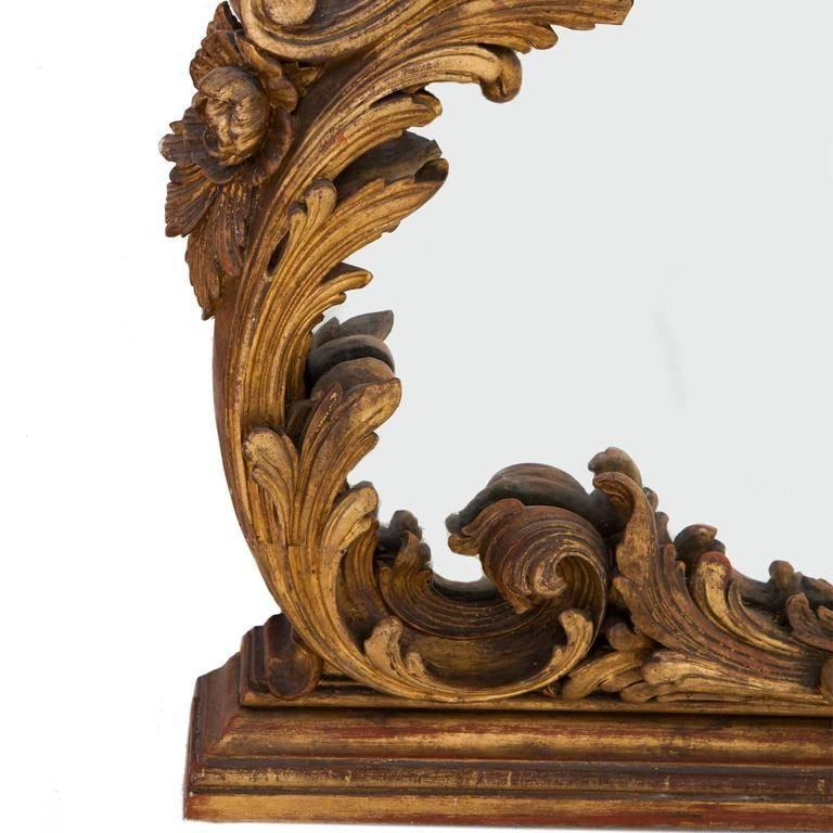 Miroir en bois sculpté et doré du XIXe siècle en vente 3