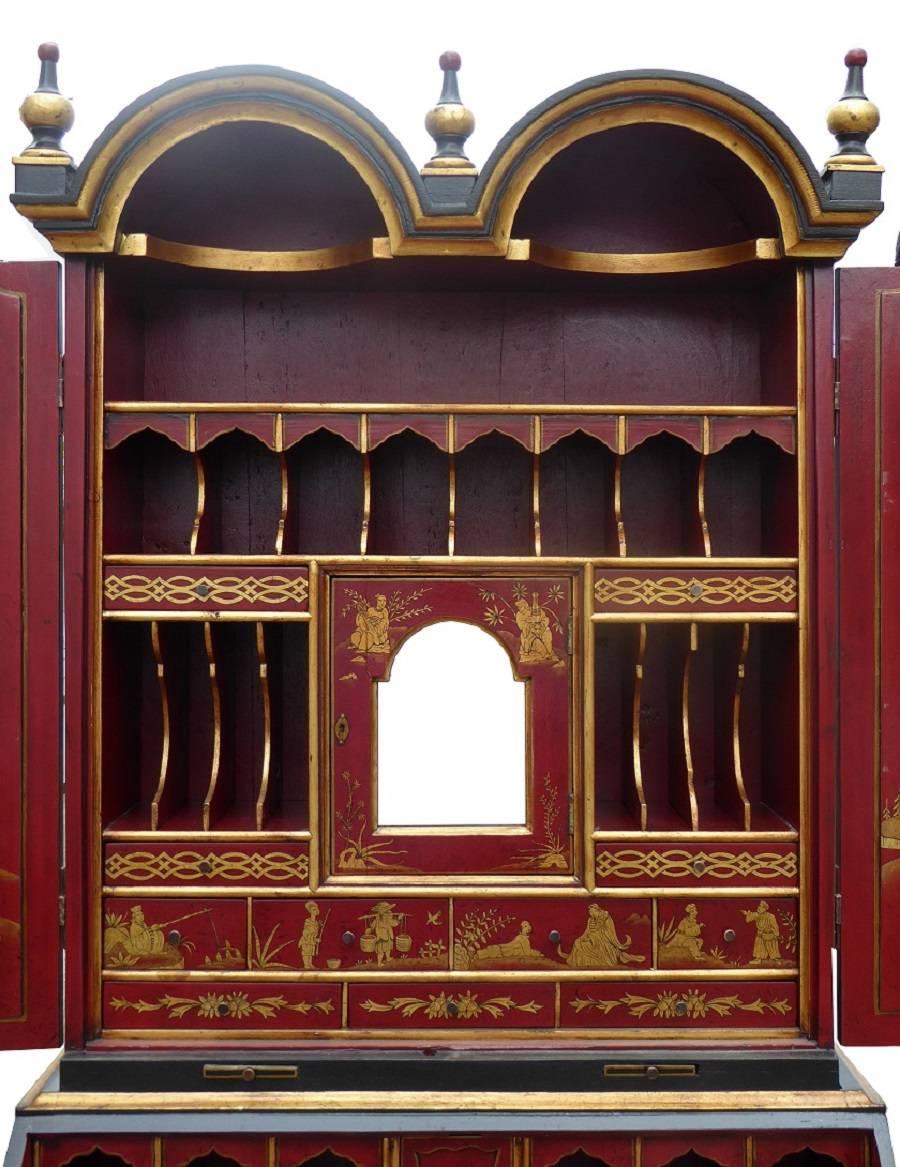 Gilt and Lacquer Chinoiserie Secretary Bookcase In Excellent Condition In Chelmsford, Essex
