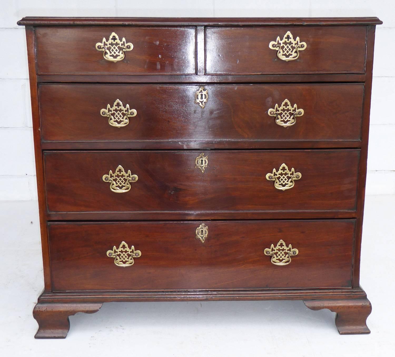 George III 18th Century Mahogany Chest of Drawers of Small Proportions
