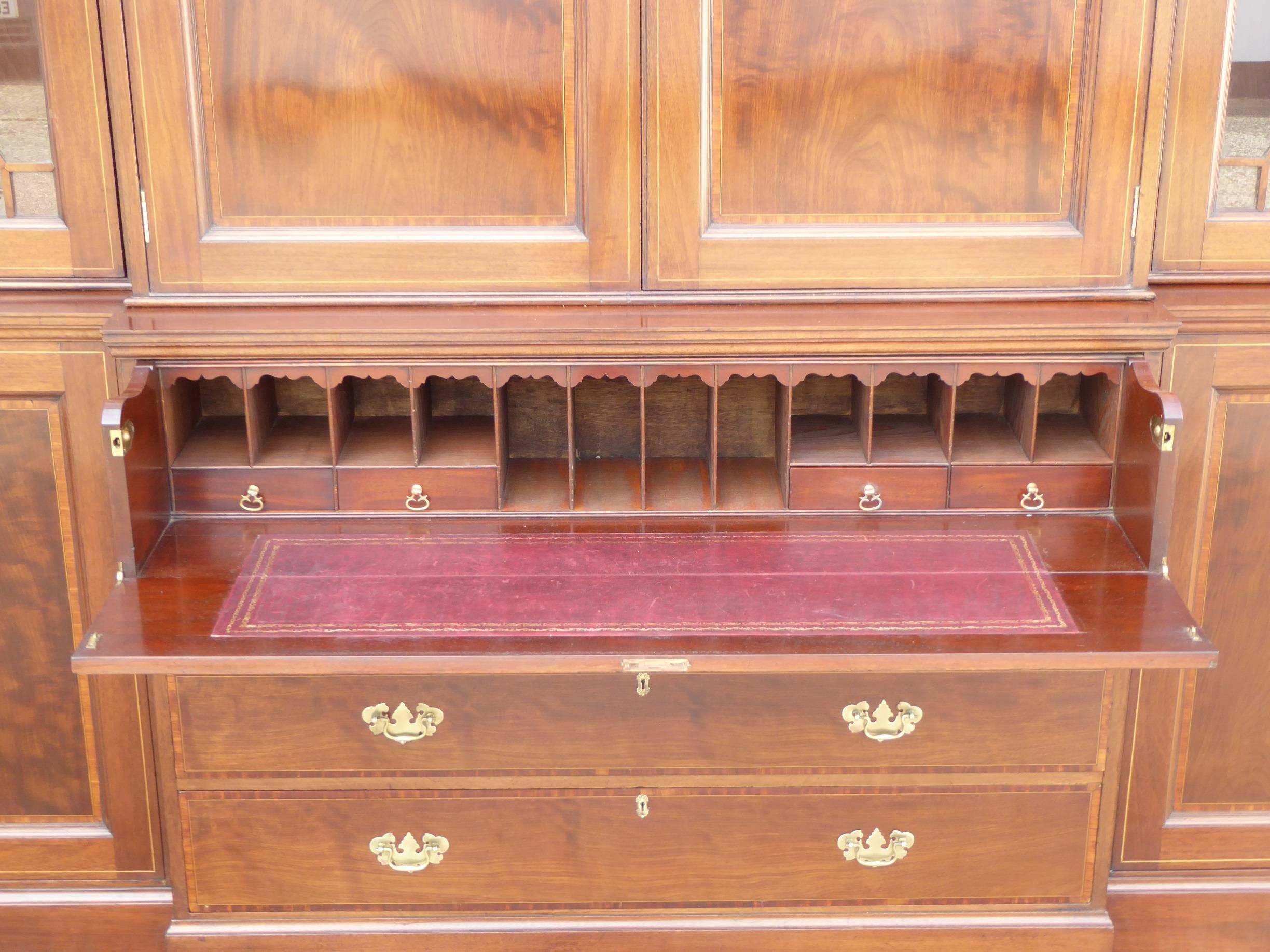 Large Mahogany Breakfront Bookcase In Excellent Condition In Chelmsford, Essex