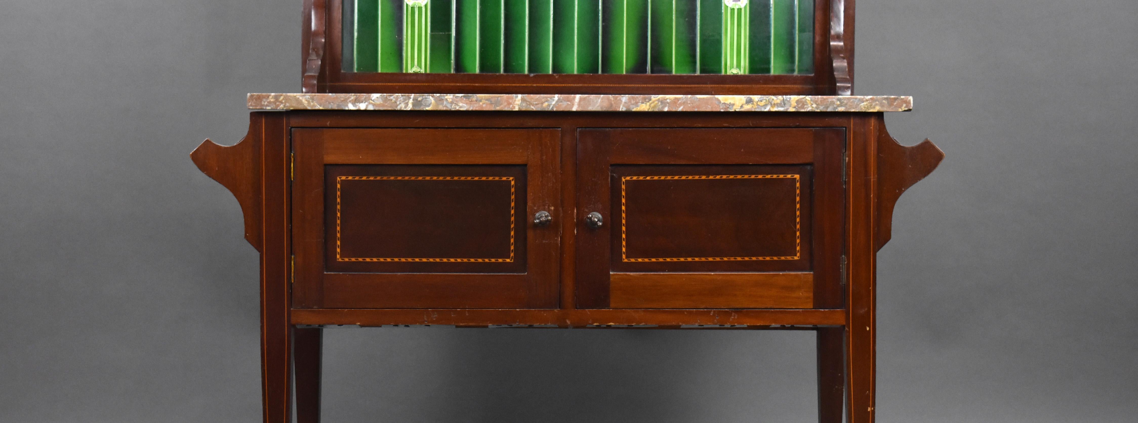 Inglese Lavabo vittoriano in mogano con piano in marmo e schienale piastrellato in vendita