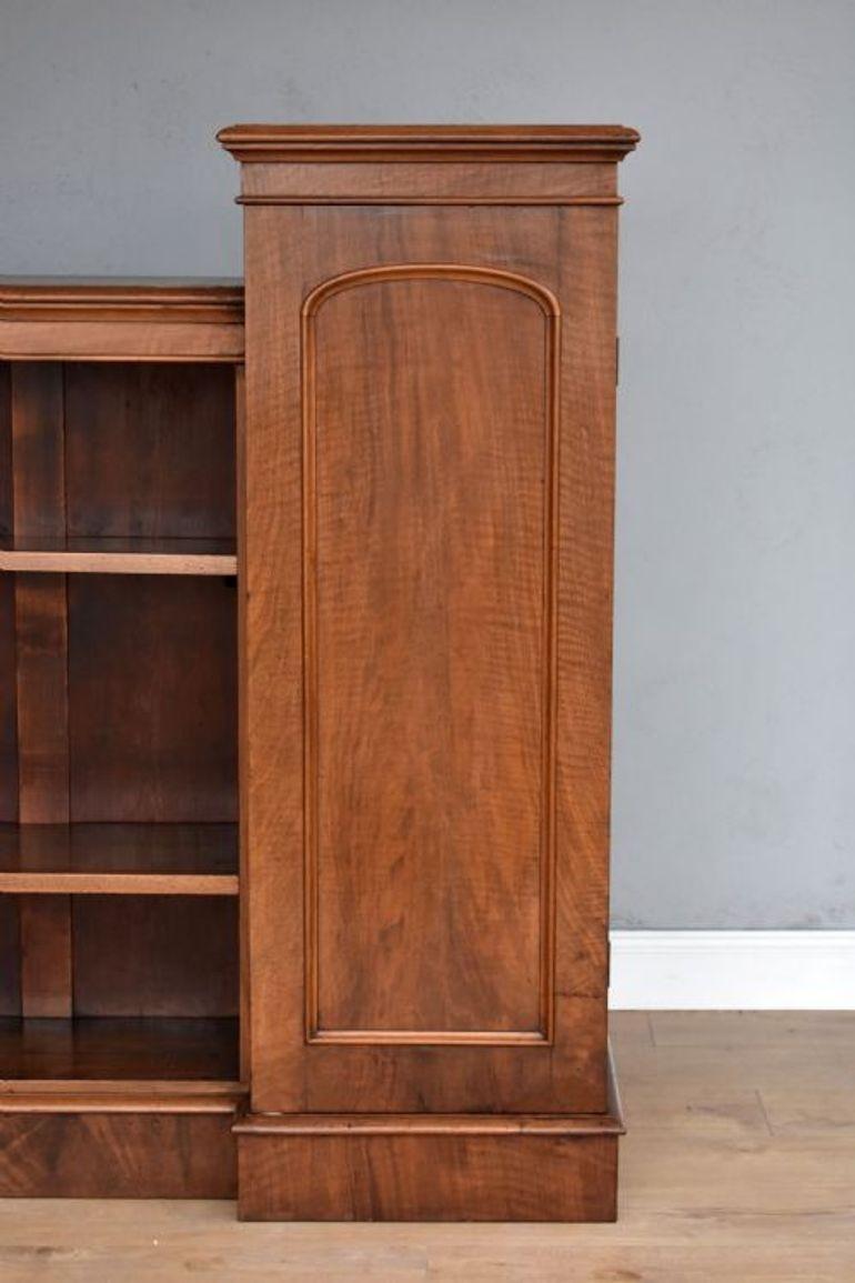 Victorian Walnut Open Bookcase In Good Condition For Sale In Chelmsford, Essex
