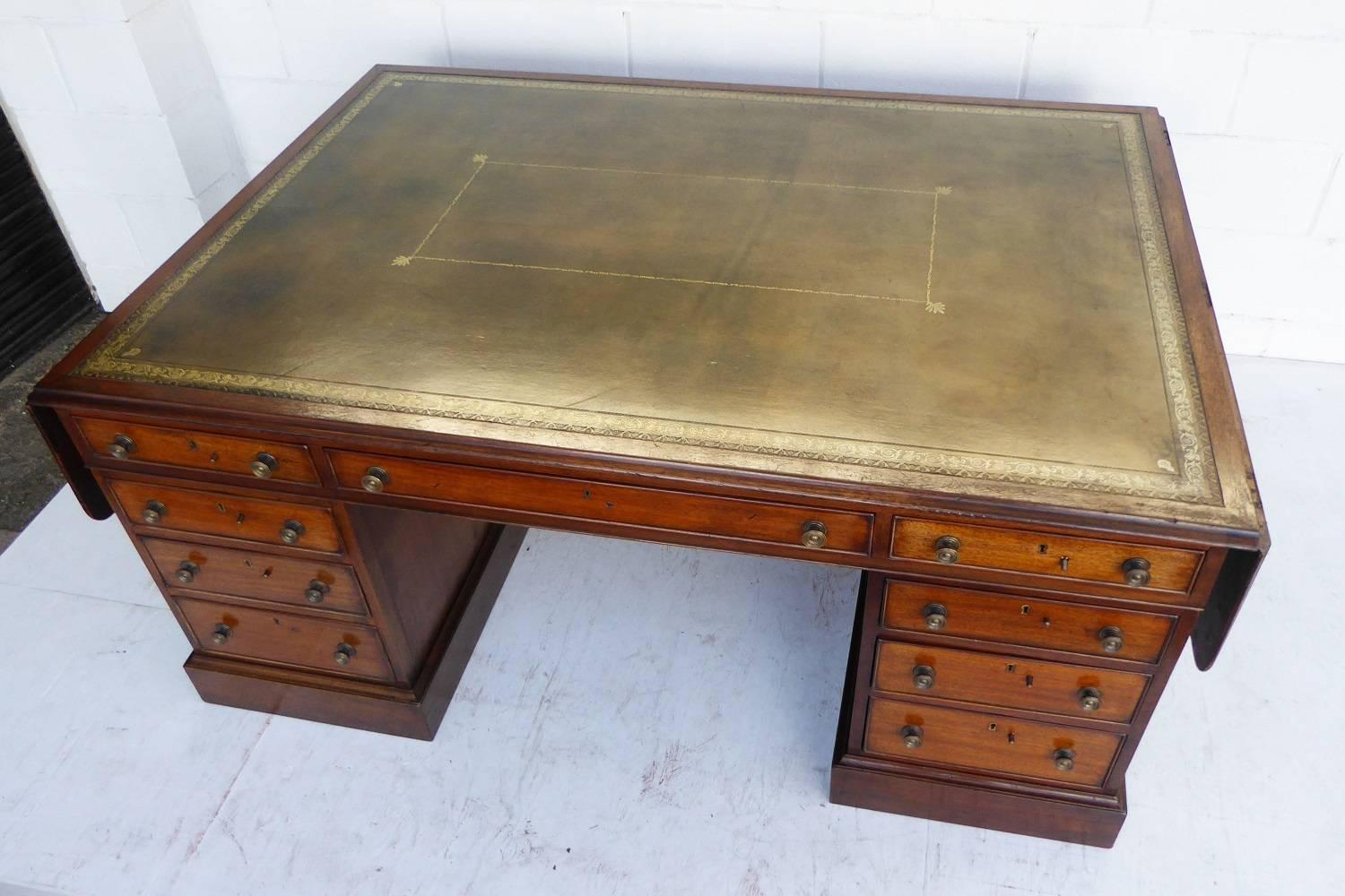 Unusual Large 19th Century Mahogany Partners Desk 1
