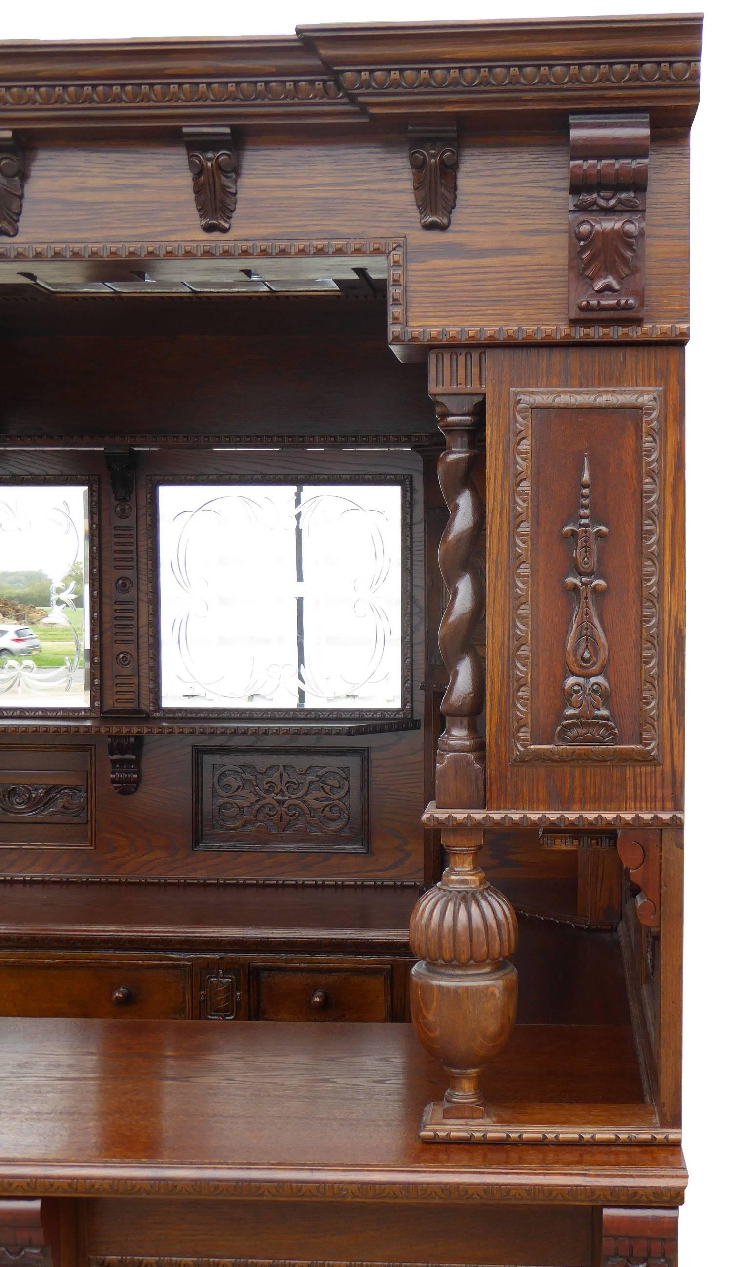 English Carved Oak Corner Bar In Excellent Condition In Chelmsford, Essex