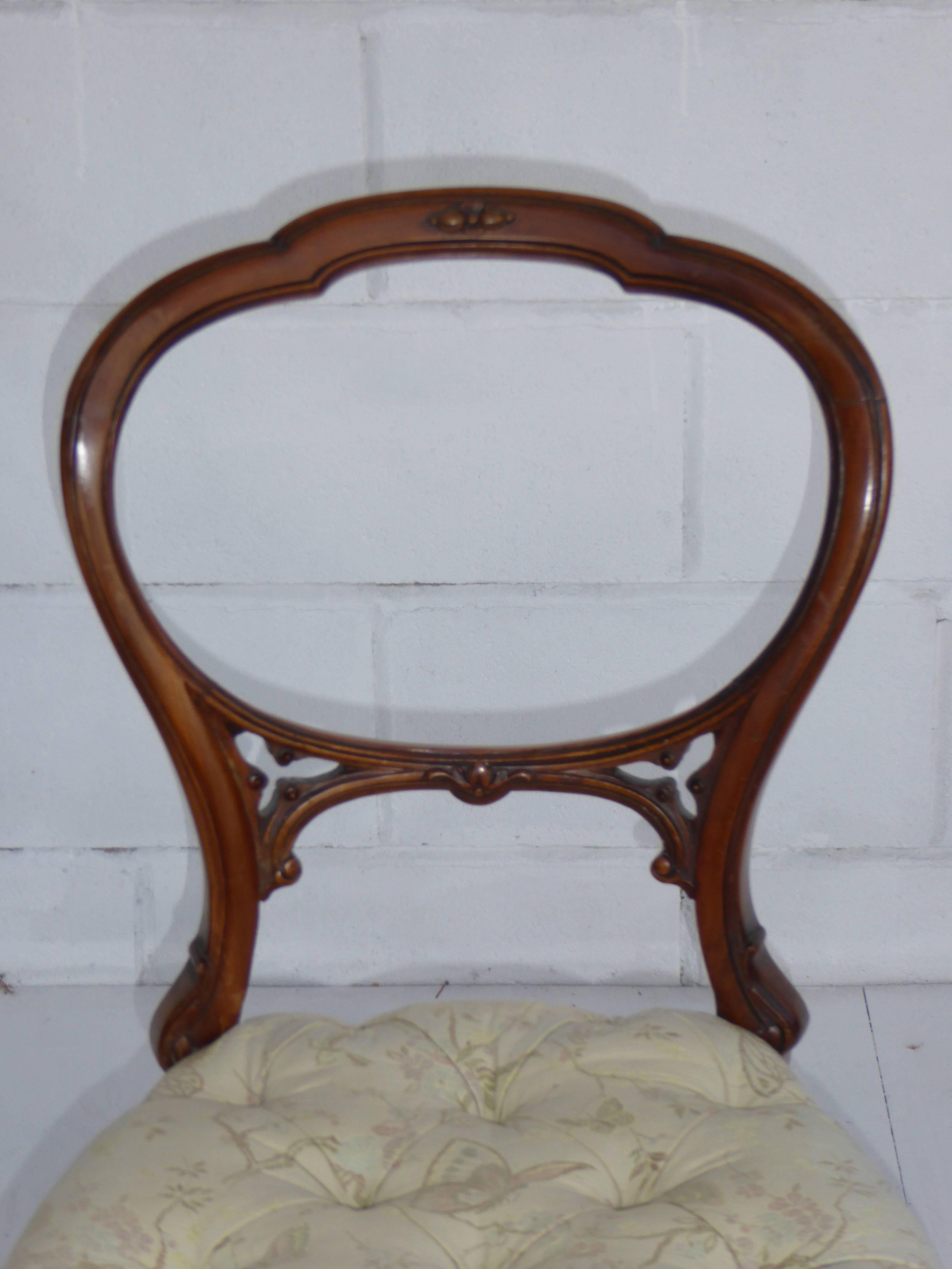 Set of Six Victorian Walnut Chairs 1