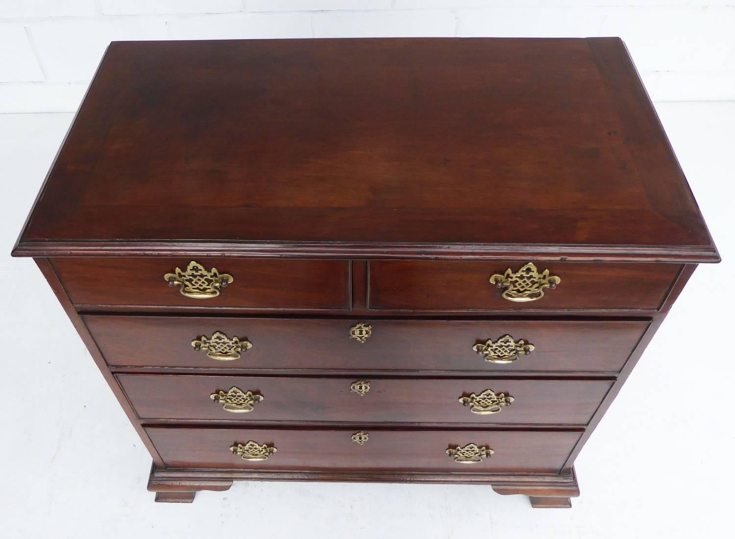 English 18th Century Mahogany Chest of Drawers of Small Proportions