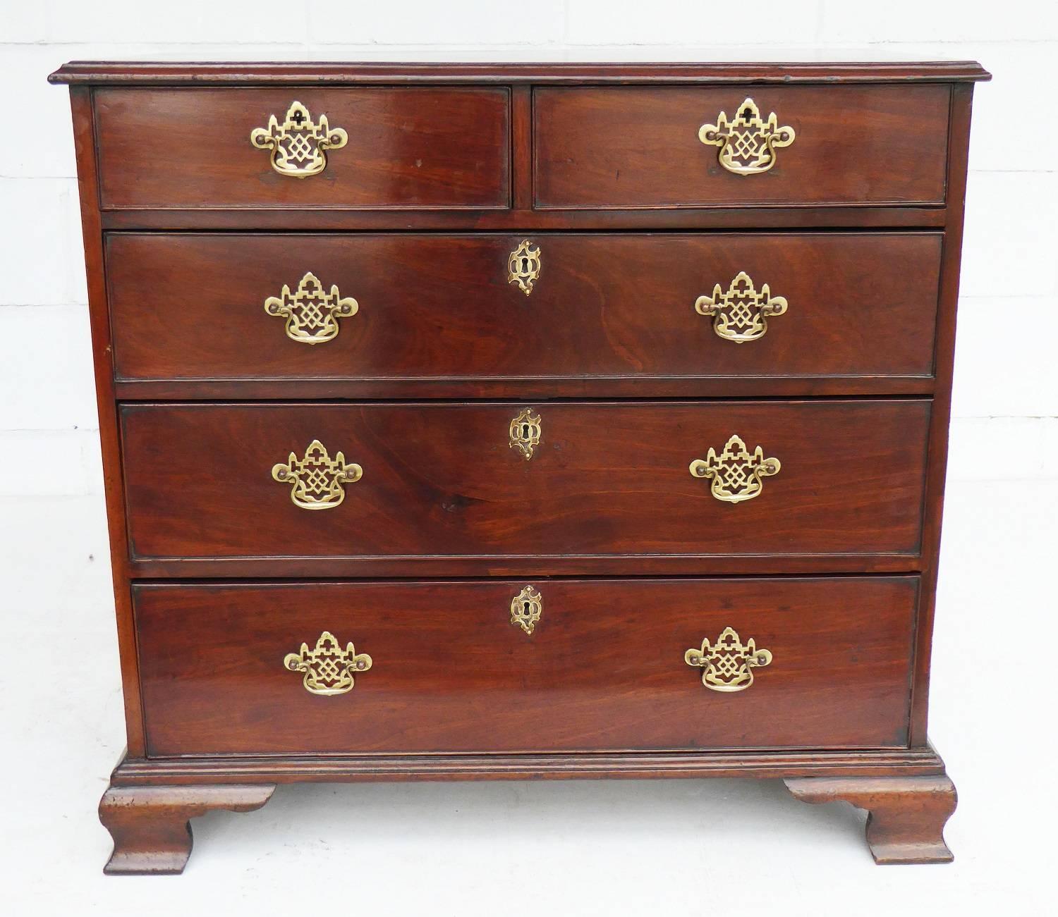 18th Century Mahogany Chest of Drawers of Small Proportions In Excellent Condition In Chelmsford, Essex