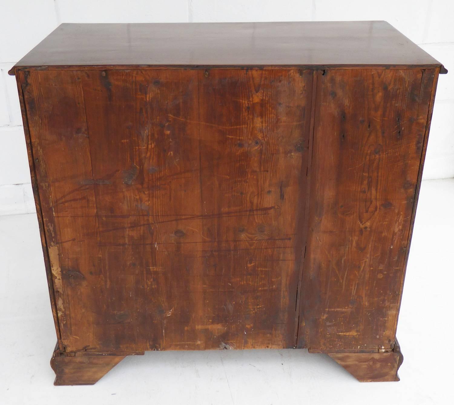 18th Century Mahogany Chest of Drawers of Small Proportions 4